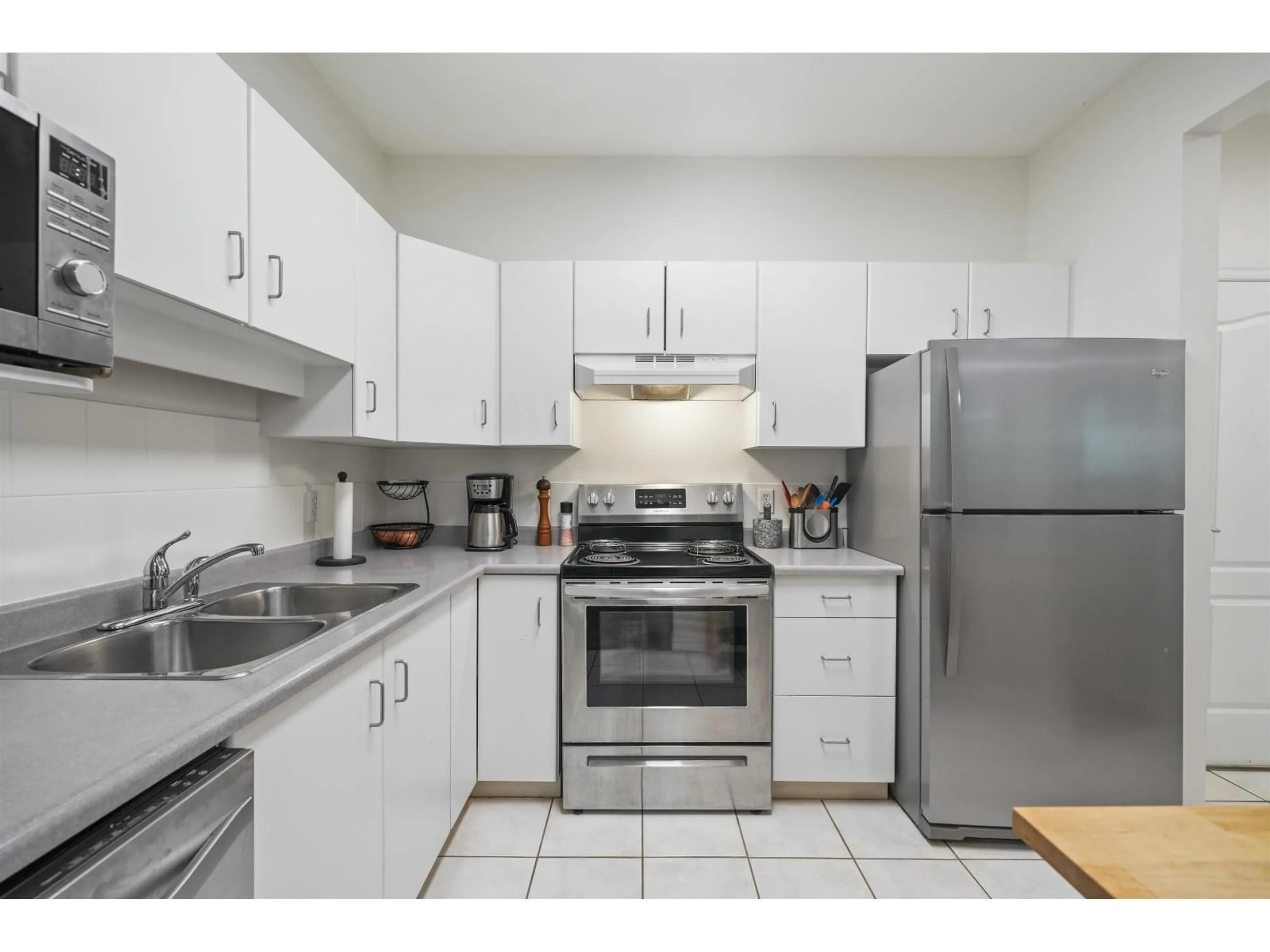 Standard kitchen, unknown for 105 - 20239 MICHAUD CRESCENT, Langley British Columbia V3A8L1