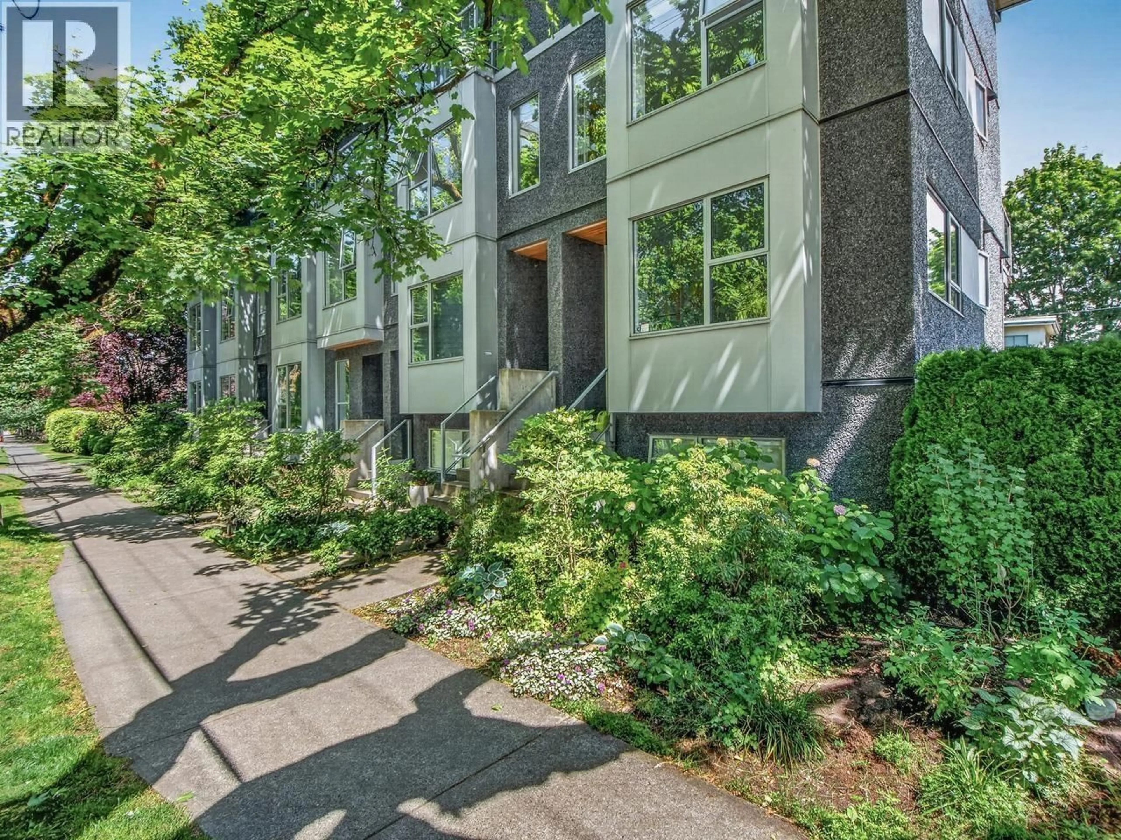 Unknown for 3096 QUEBEC STREET, Vancouver British Columbia V5T3B1