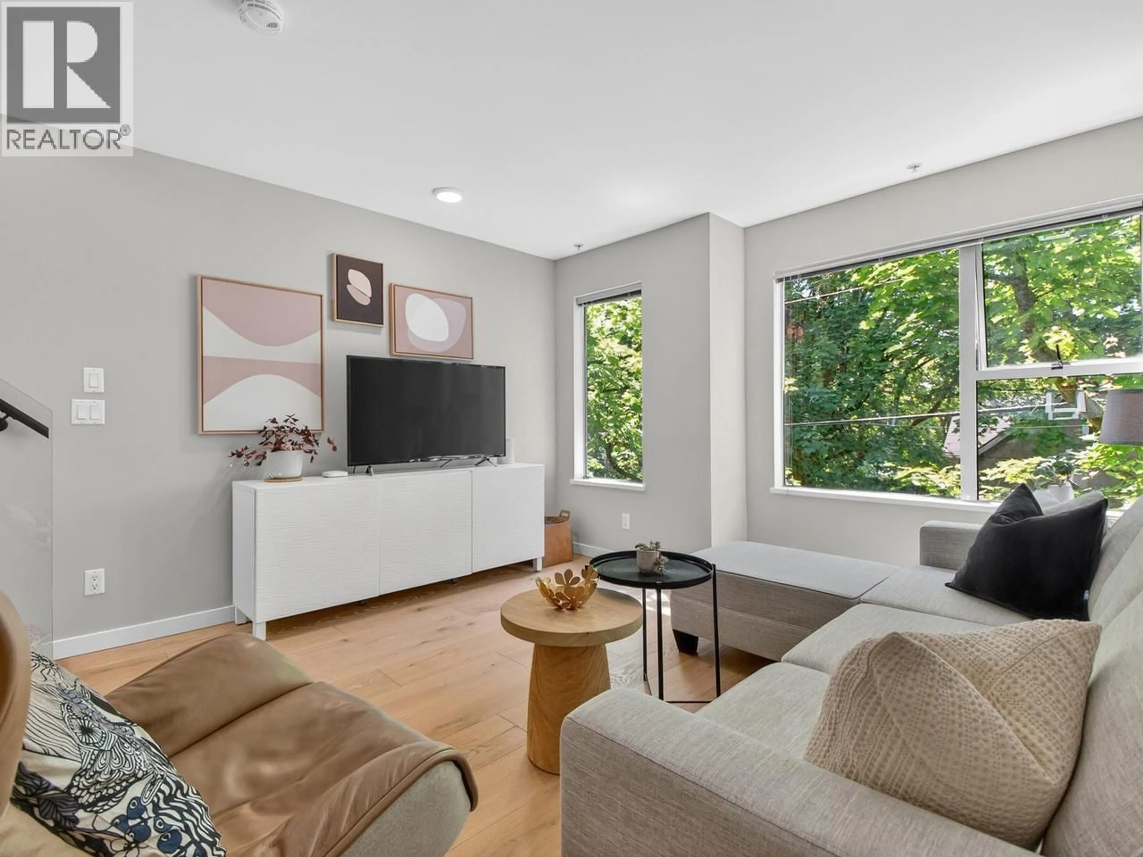 Living room with furniture, unknown for 3096 QUEBEC STREET, Vancouver British Columbia V5T3B1