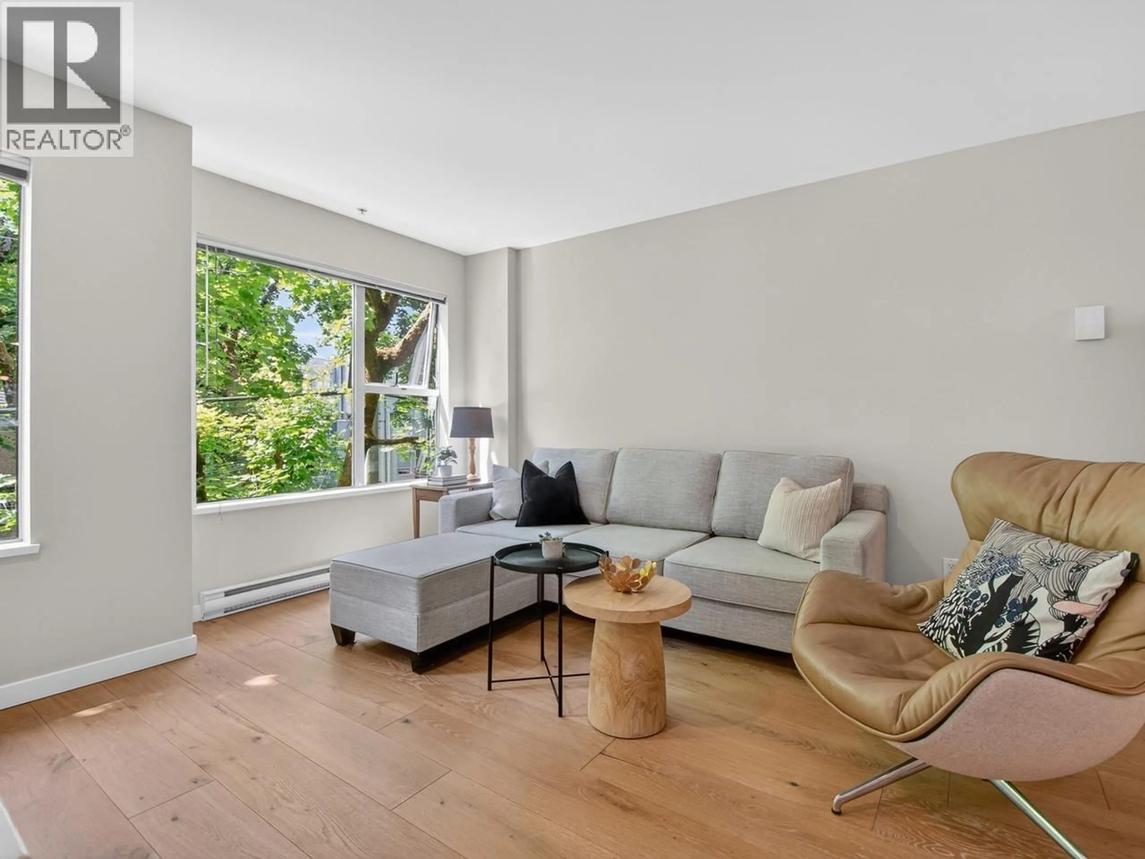Living room with furniture, unknown for 3096 QUEBEC STREET, Vancouver British Columbia V5T3B1
