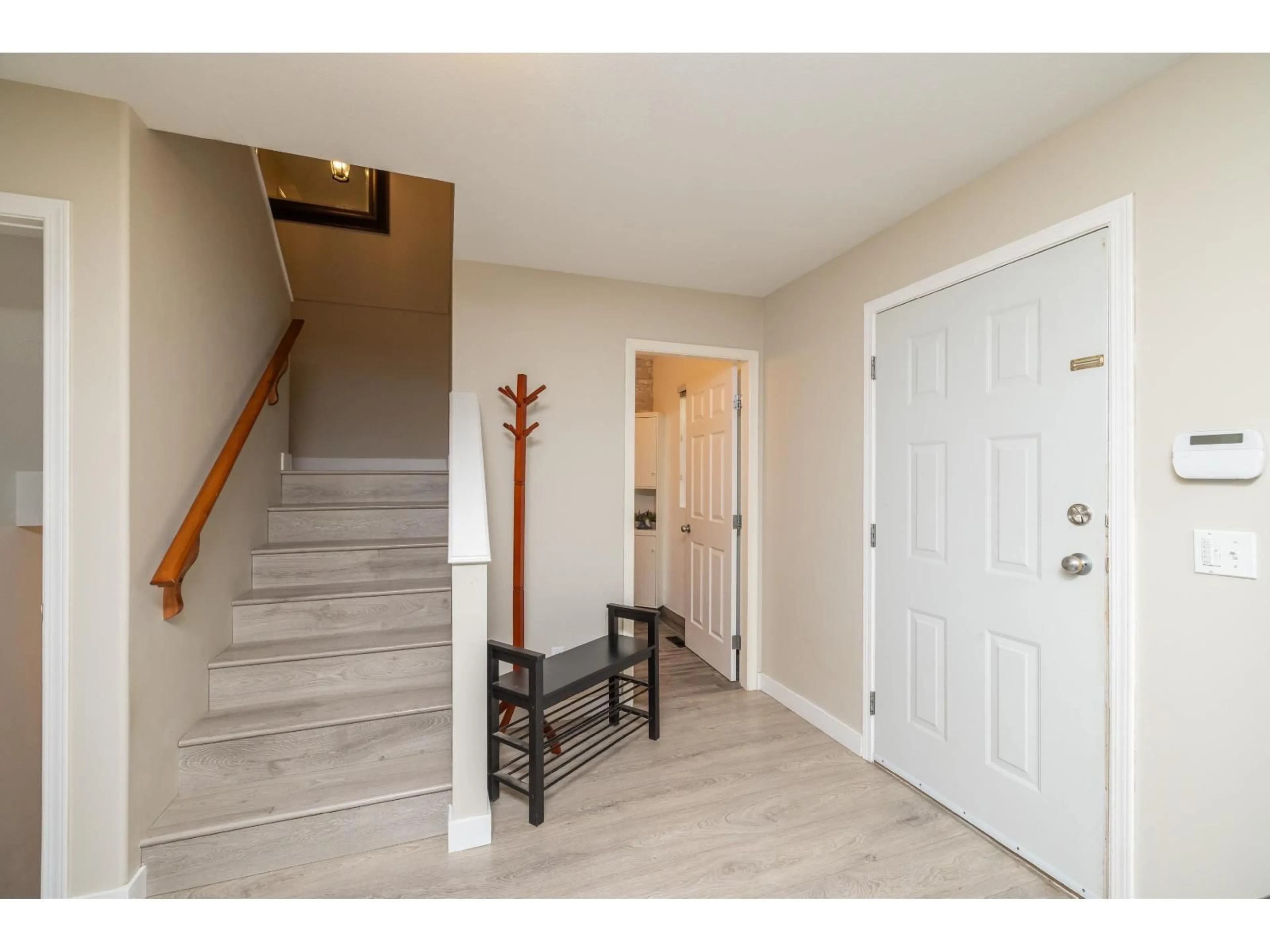 Indoor entryway for 13011 SABO STREET, Mission British Columbia V4S1L6