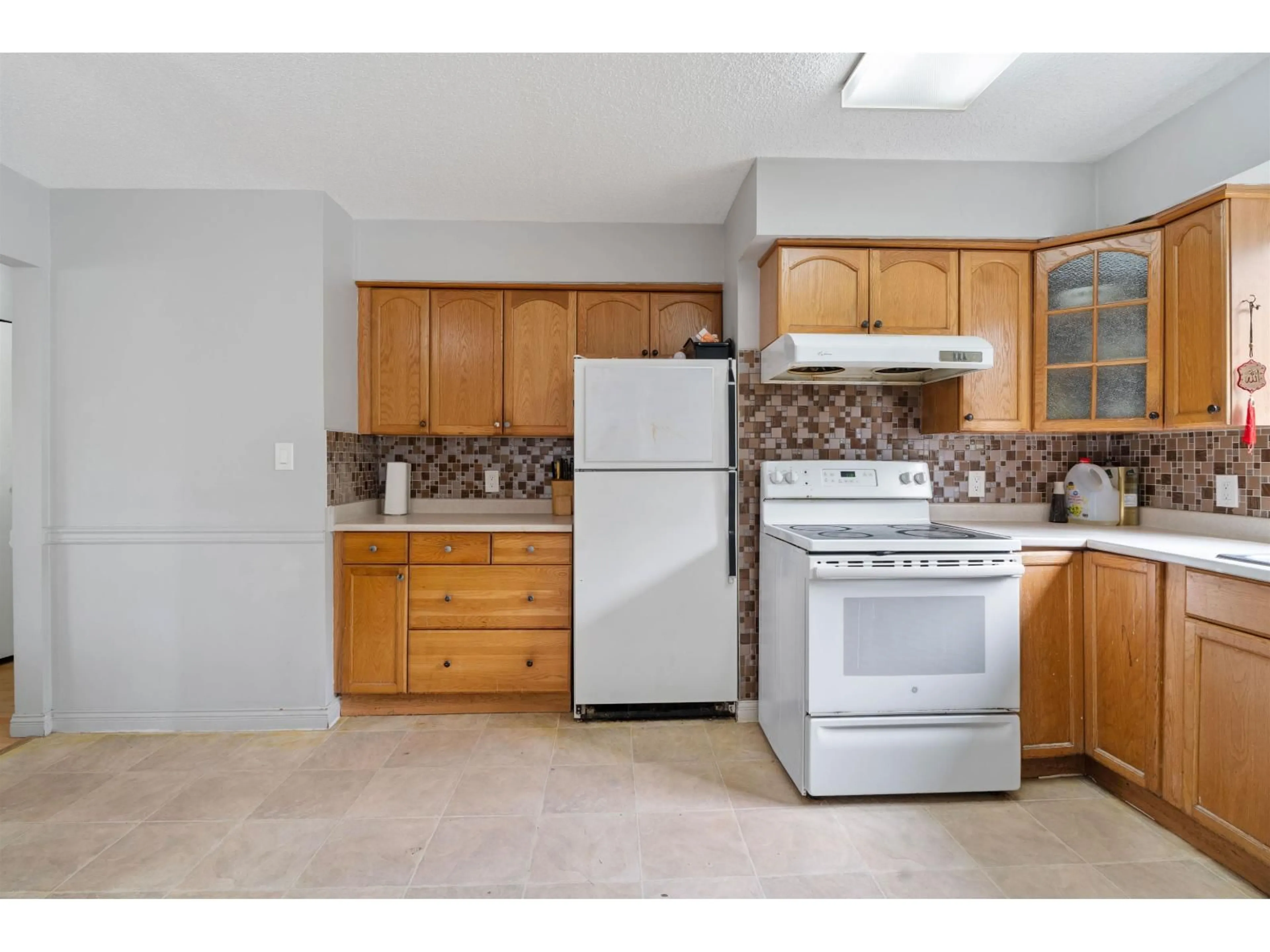 Standard kitchen, unknown for 11516 PARKWOOD PLACE, Delta British Columbia V4C7L1