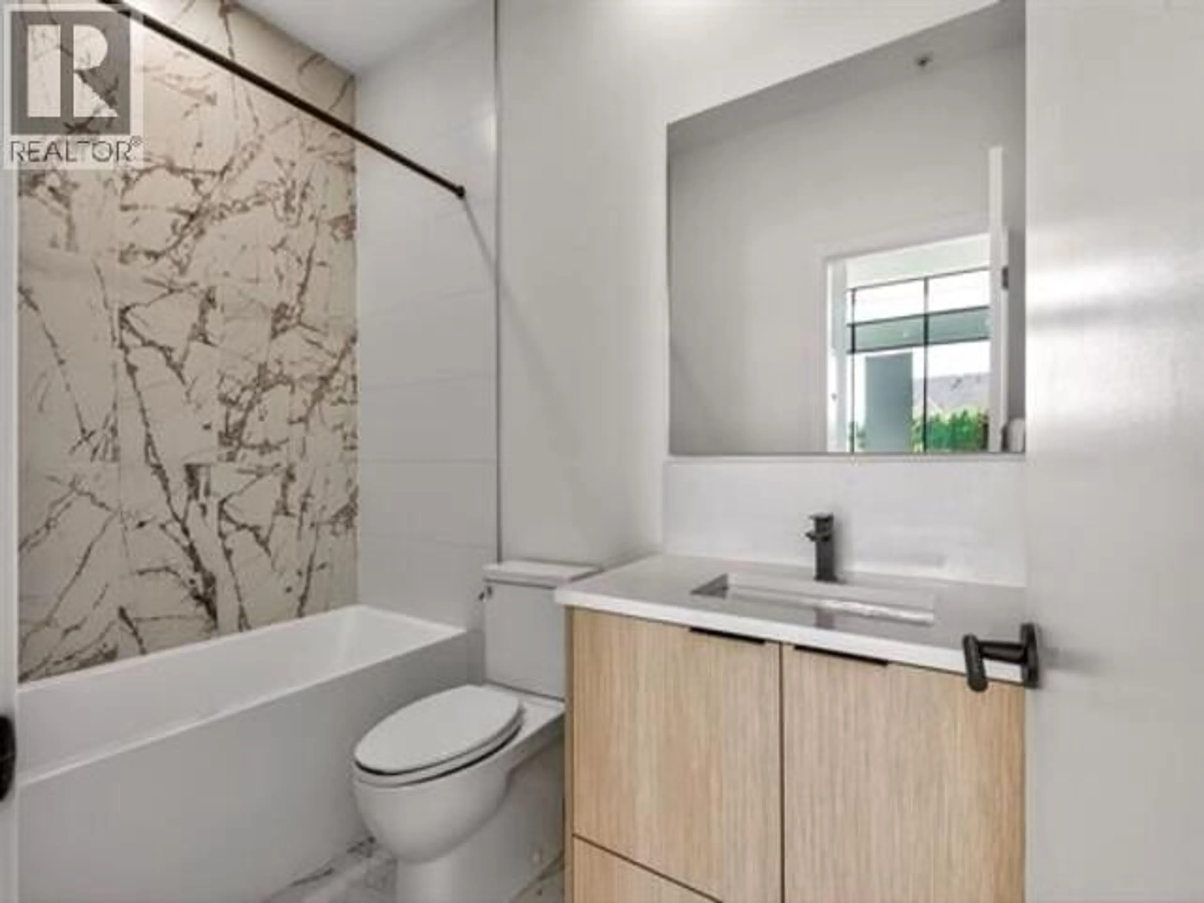 Standard bathroom, ceramic/tile floor for 563 - 422 3RD STREET, North Vancouver British Columbia V7L0K1