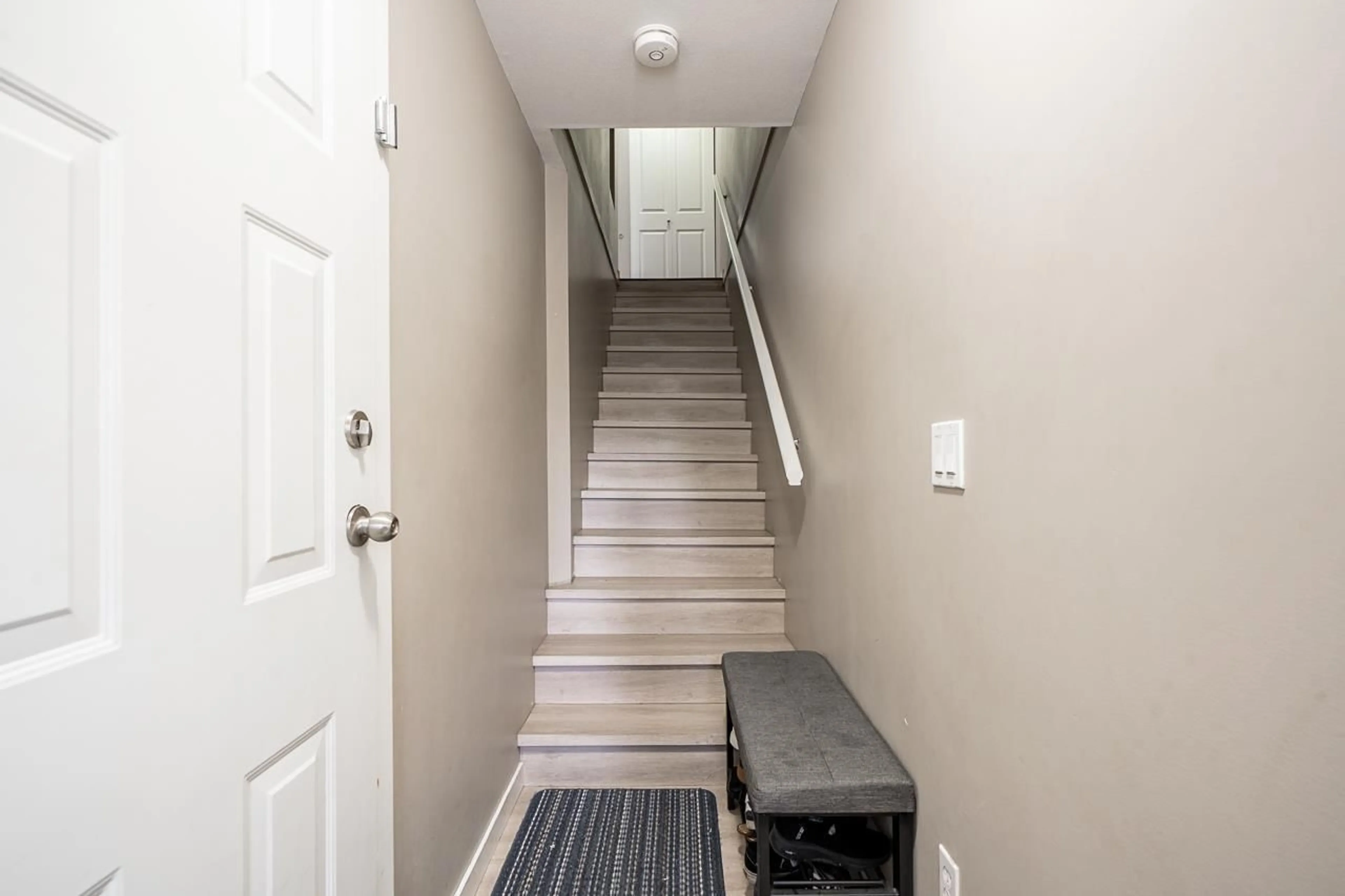 Indoor entryway for 159 - 12040 68 AVENUE, Surrey British Columbia V3W1P5