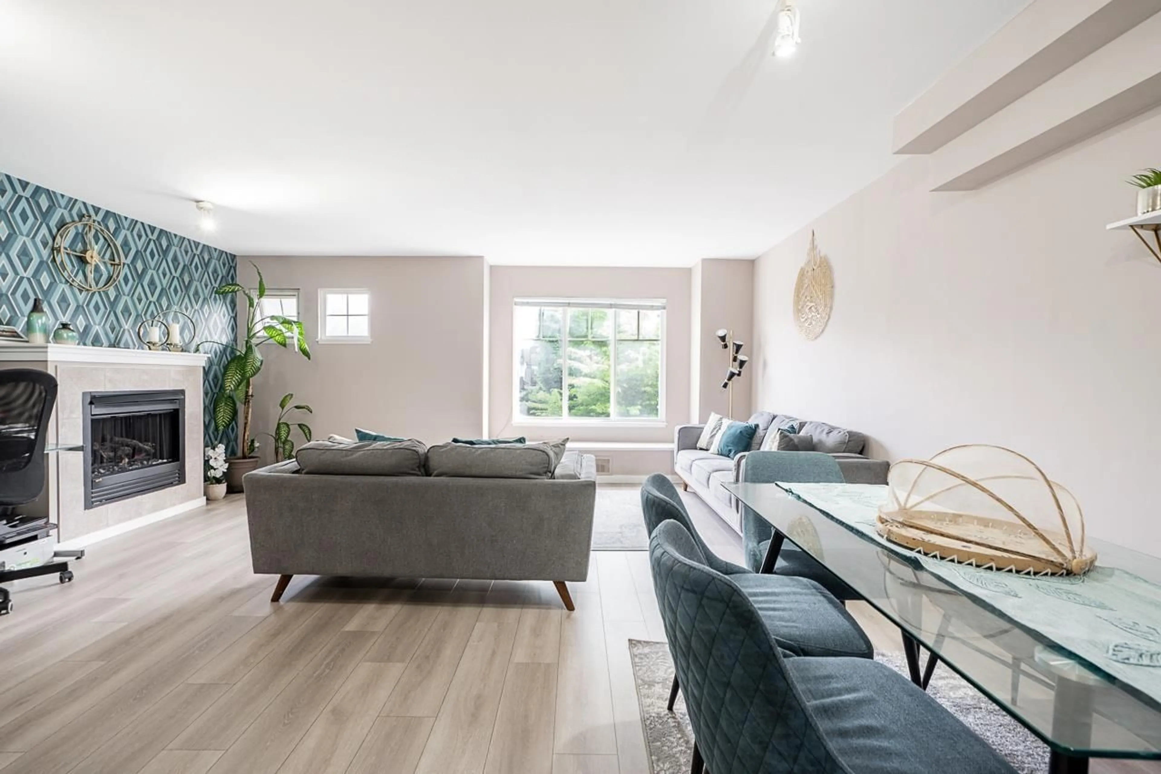 Living room with furniture, unknown for 159 - 12040 68 AVENUE, Surrey British Columbia V3W1P5