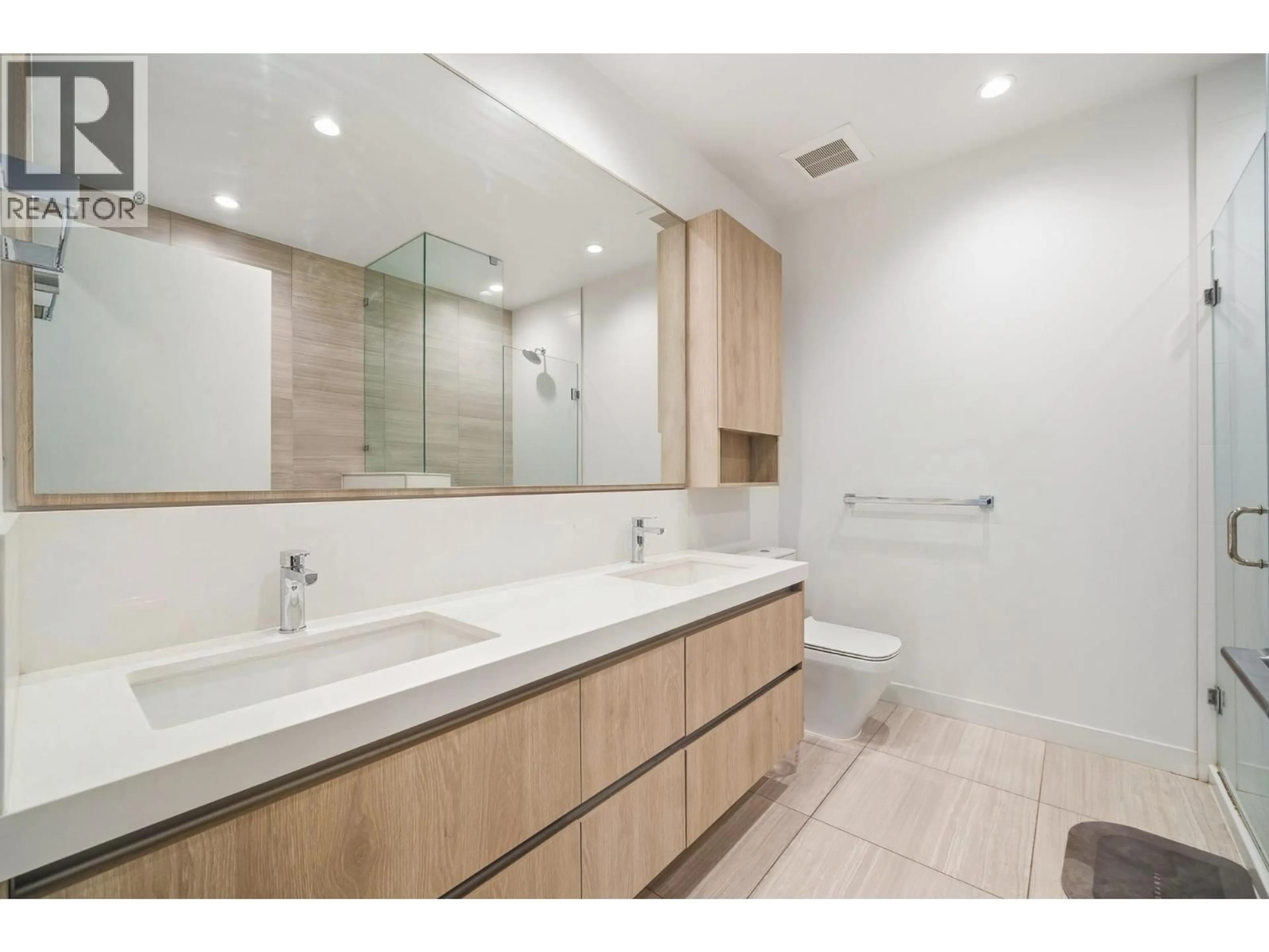 Contemporary bathroom, ceramic/tile floor for 3602 - 6080 MCKAY AVENUE, Burnaby British Columbia V5H0J4