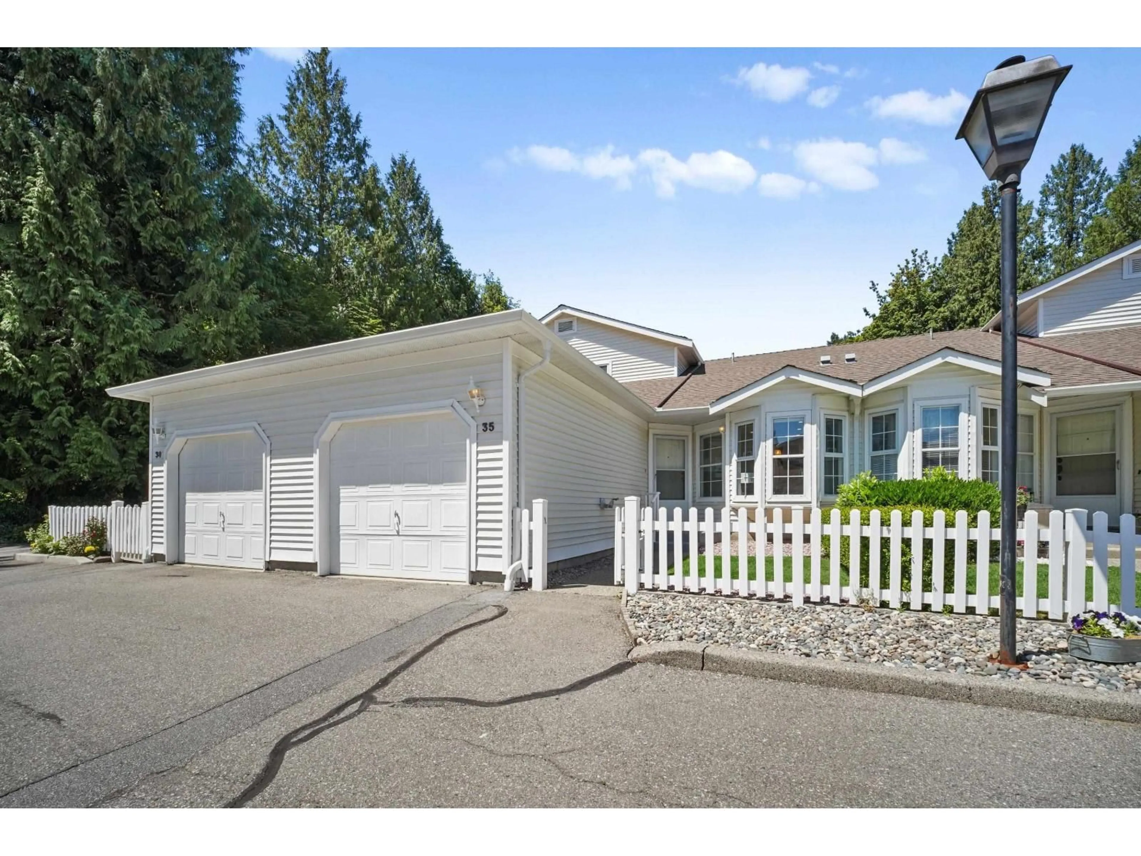 Home with vinyl exterior material, street for 35 - 6537 138 STREET, Surrey British Columbia V3W0C4