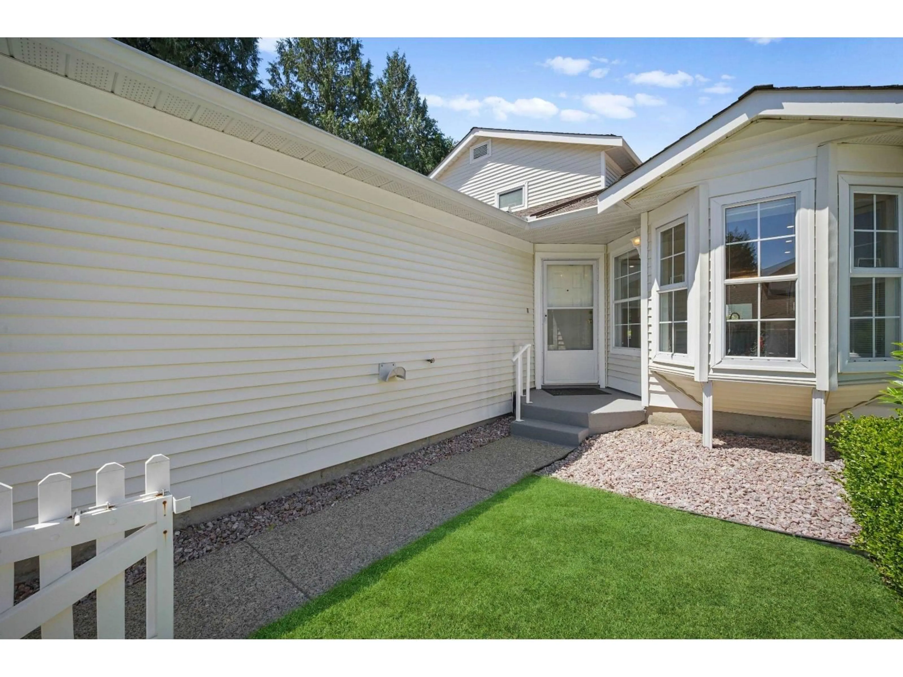Home with vinyl exterior material, street for 35 - 6537 138 STREET, Surrey British Columbia V3W0C4