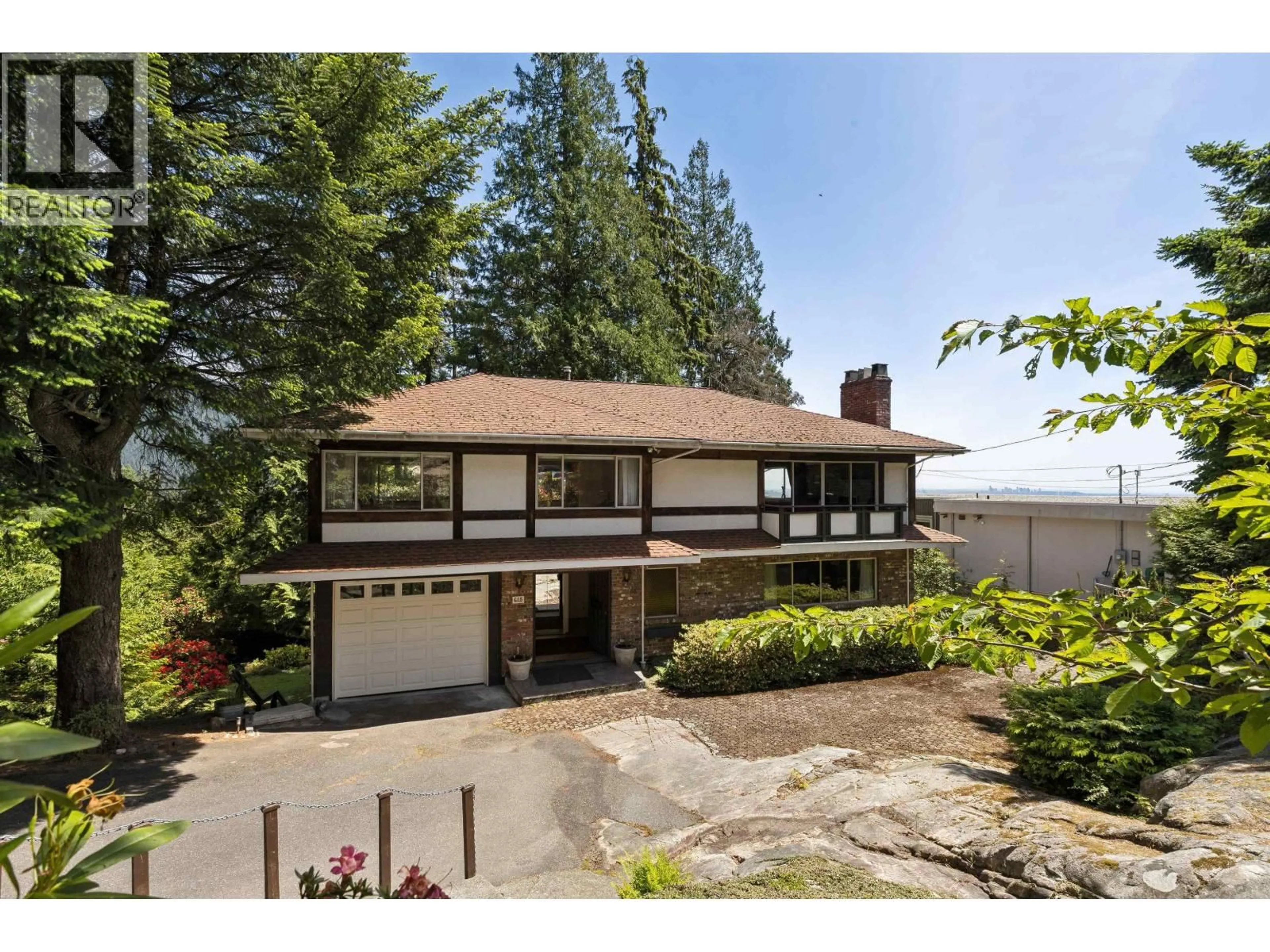 A pic from outside/outdoor area/front of a property/back of a property/a pic from drone, unknown for 615 BALLANTREE ROAD, West Vancouver British Columbia V7S1W4