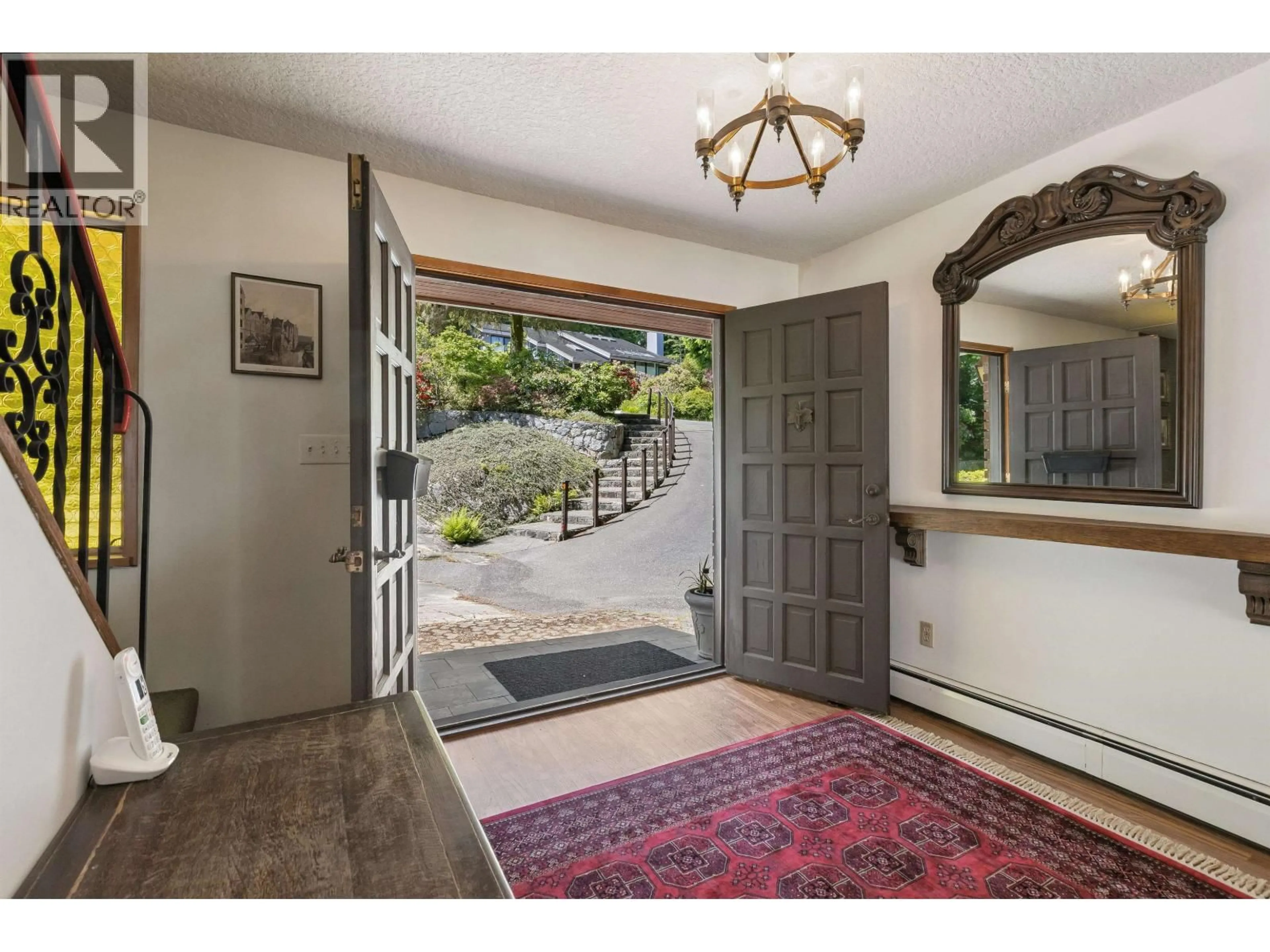 Indoor entryway for 615 BALLANTREE ROAD, West Vancouver British Columbia V7S1W4