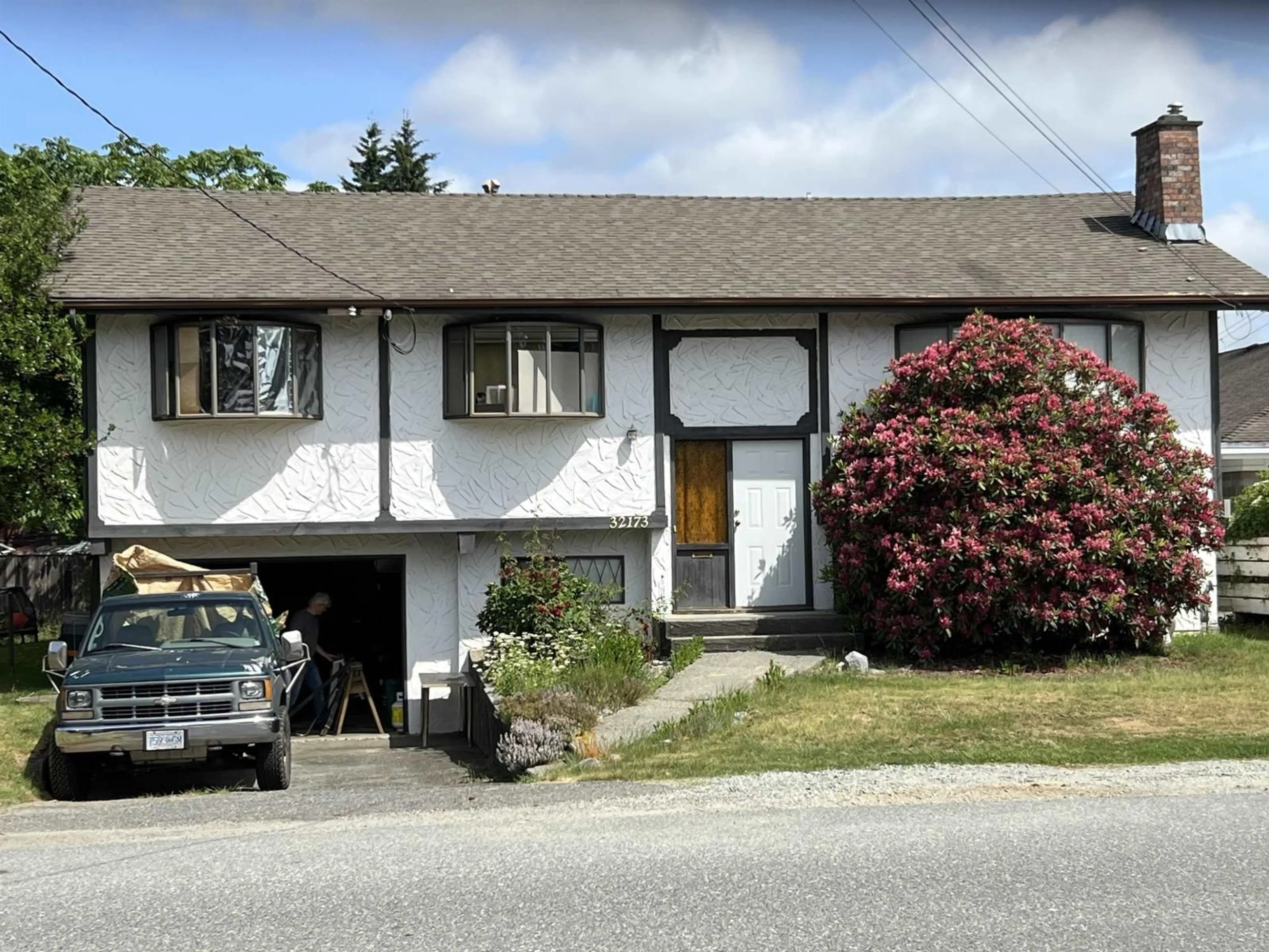 Home with vinyl exterior material, street for 32173 SCOTT AVENUE, Mission British Columbia V2N1C3