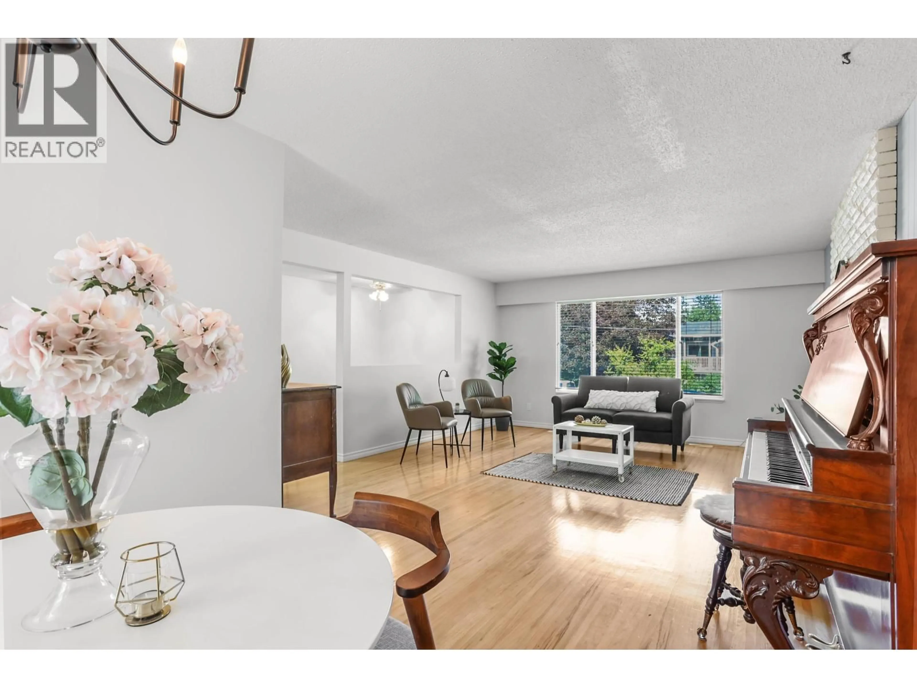 Living room with furniture, wood/laminate floor for 11663 MORRIS STREET, Maple Ridge British Columbia V2X5C5