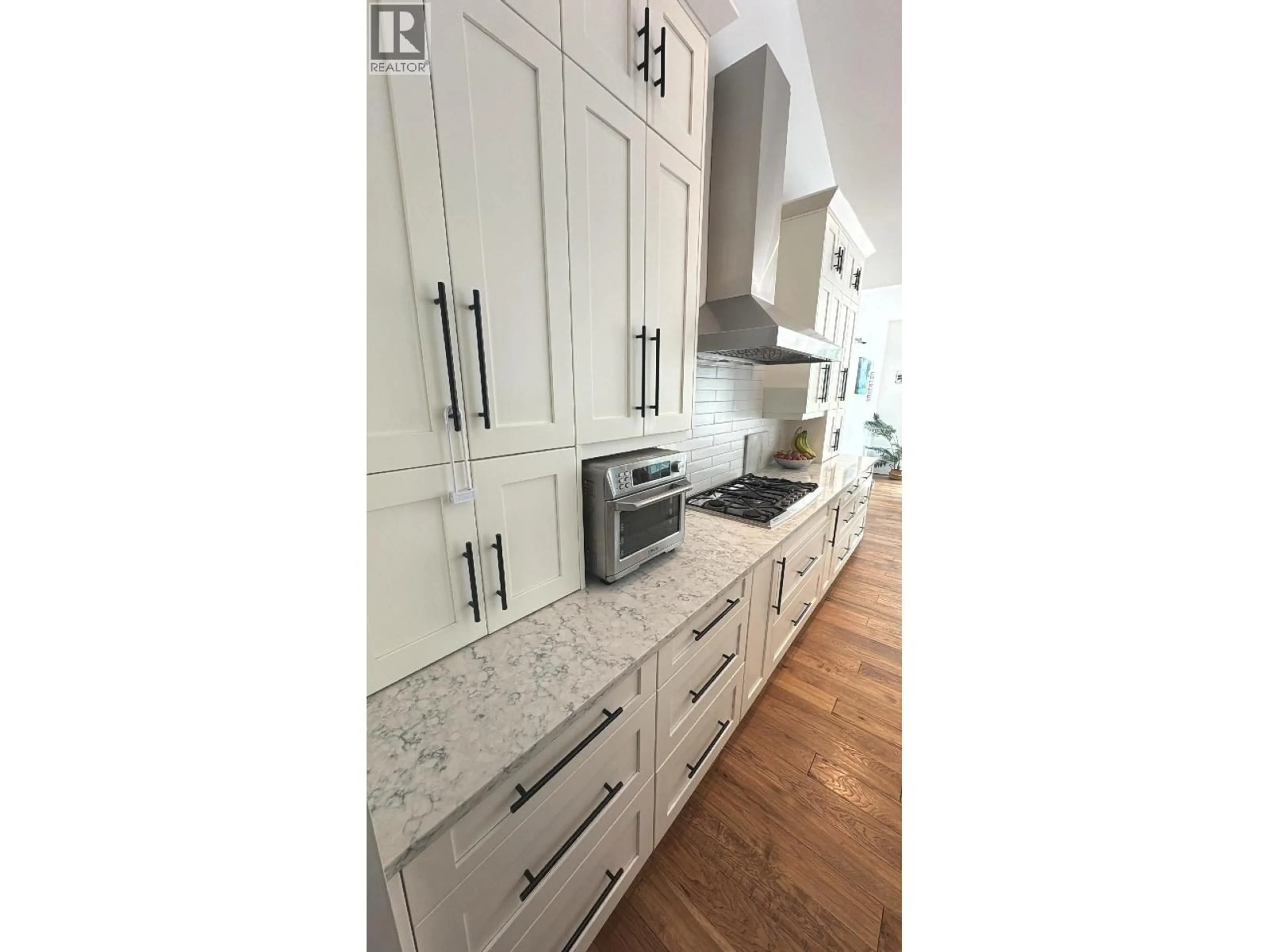 Contemporary kitchen, unknown for 110 WESTVIEW ROAD, Prince George British Columbia V2M7C8