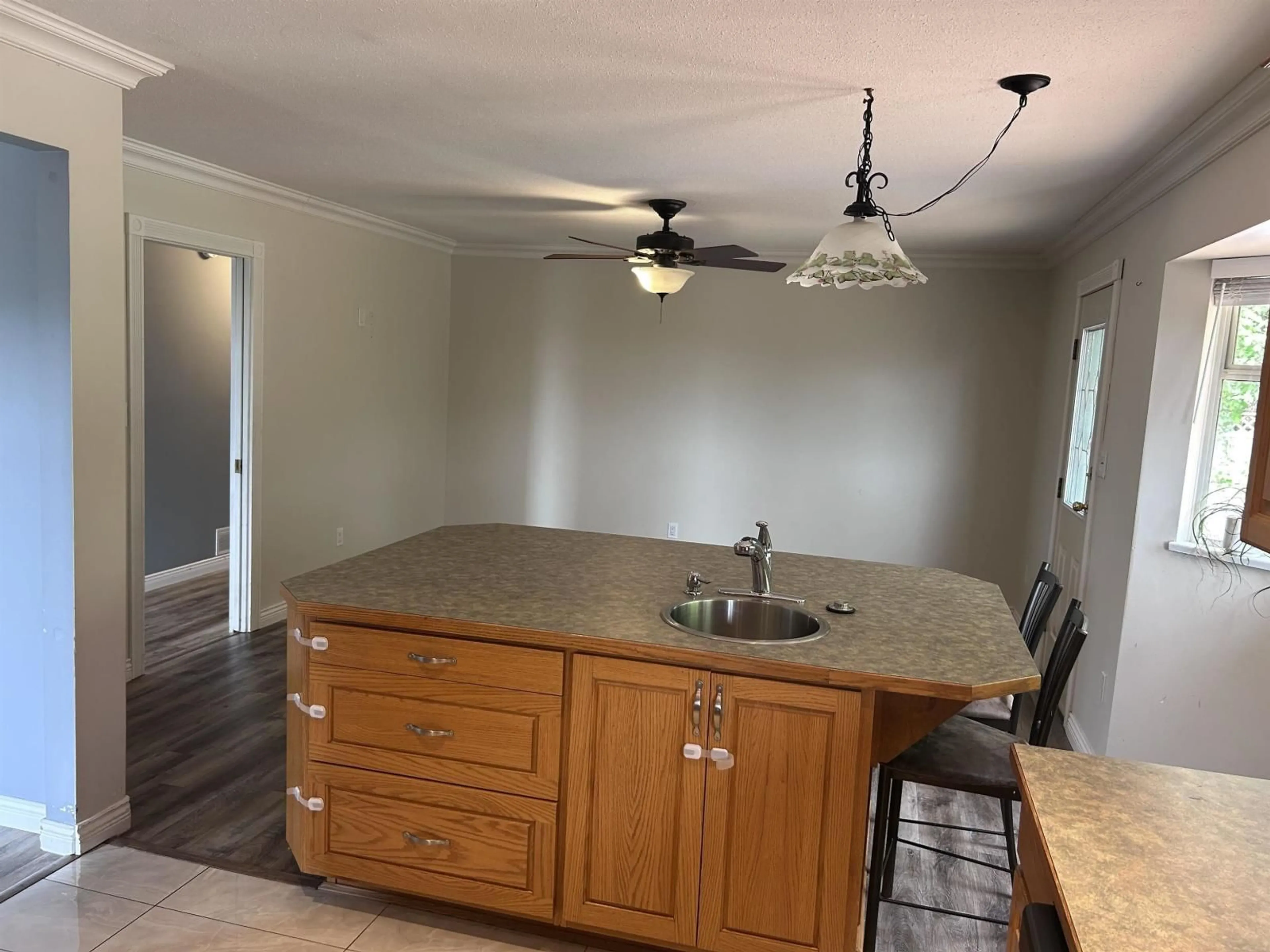 Open concept kitchen, wood/laminate floor for 30922 SANDPIPER PLACE, Abbotsford British Columbia V2T5L5