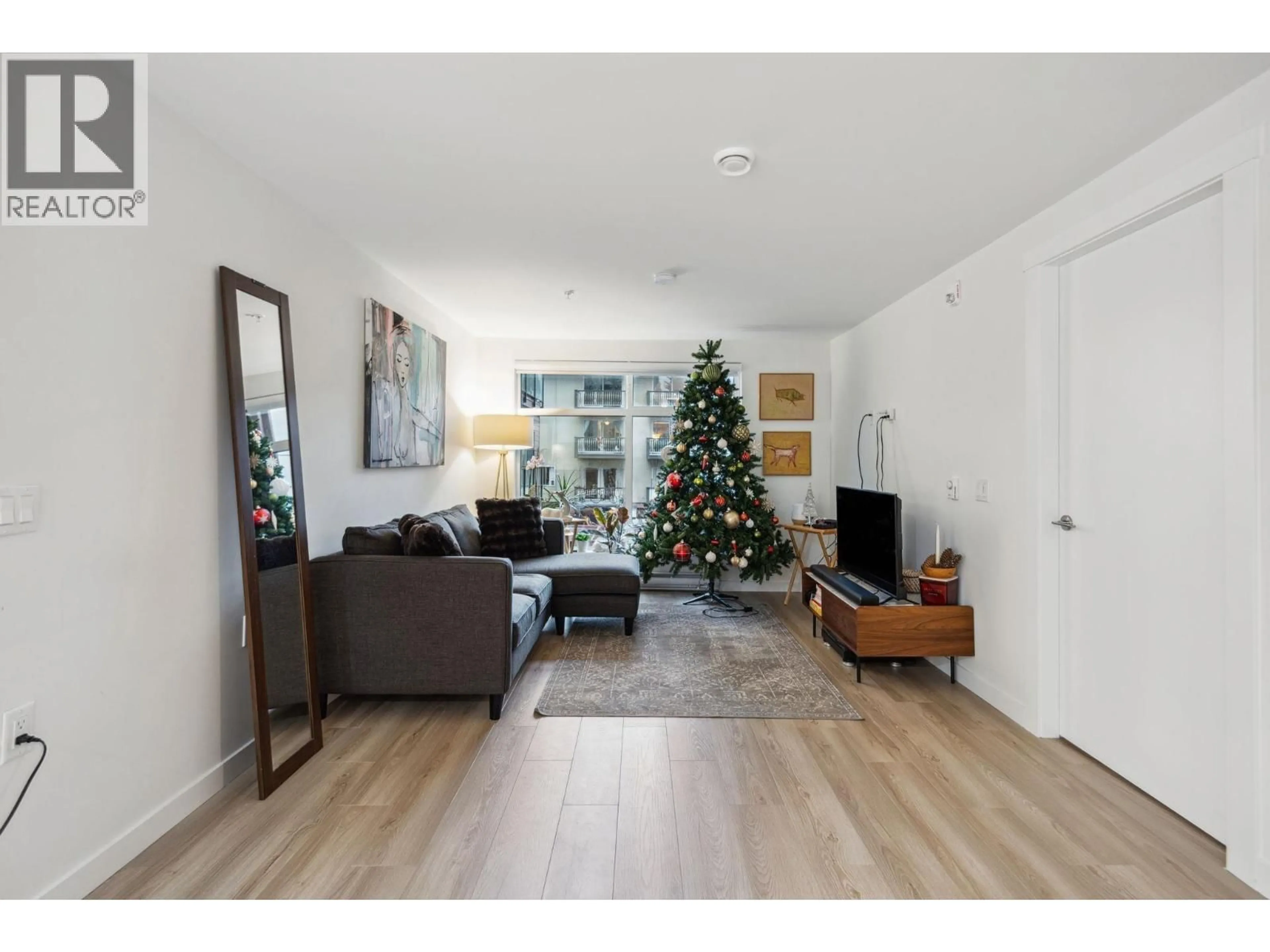 Living room with furniture, wood/laminate floor for 207 - 232 SIXTH STREET, New Westminster British Columbia V3L3A4
