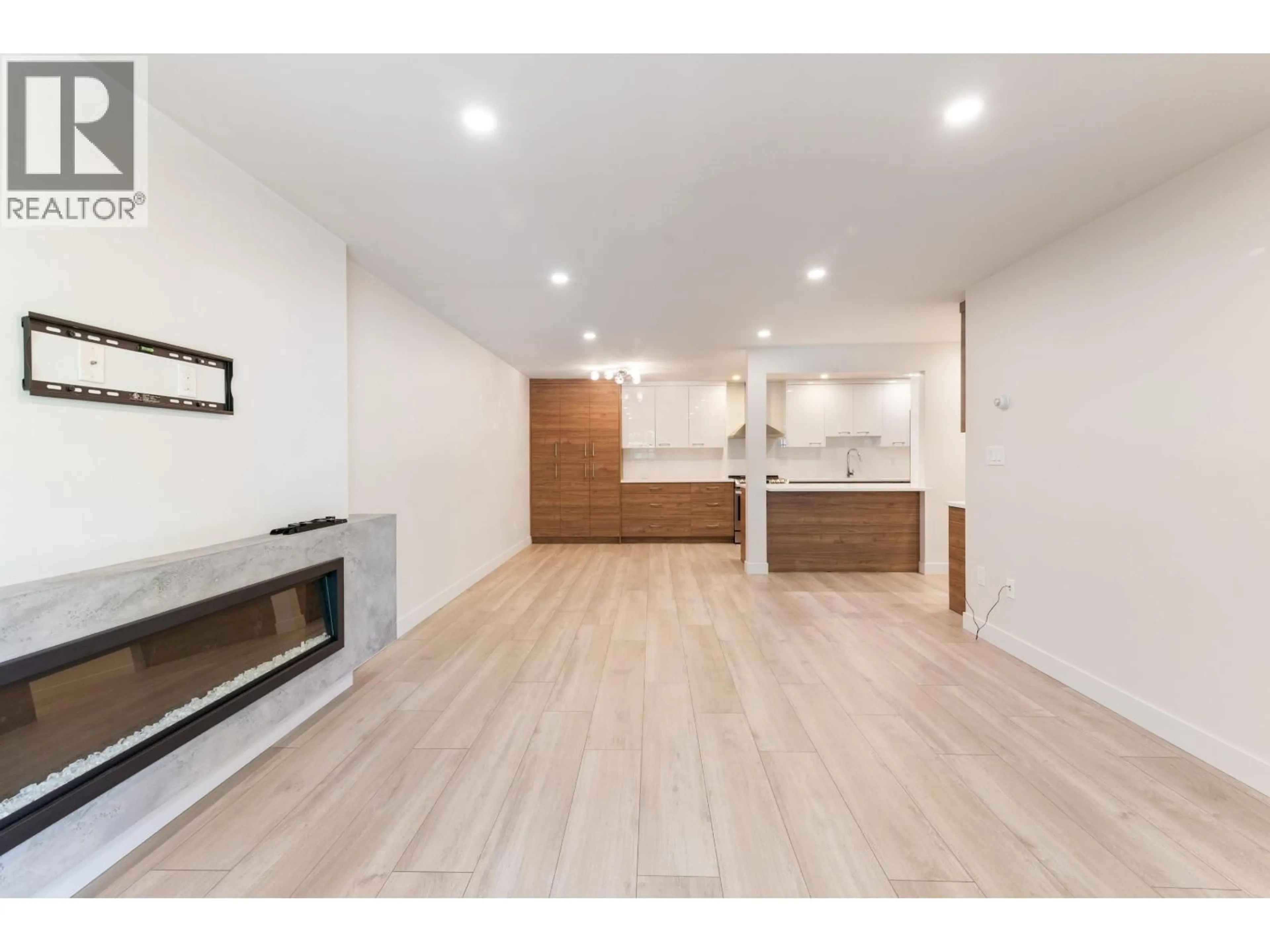 Unknown for 212 - 2381 BURY AVENUE, Port Coquitlam British Columbia V3C1Z9