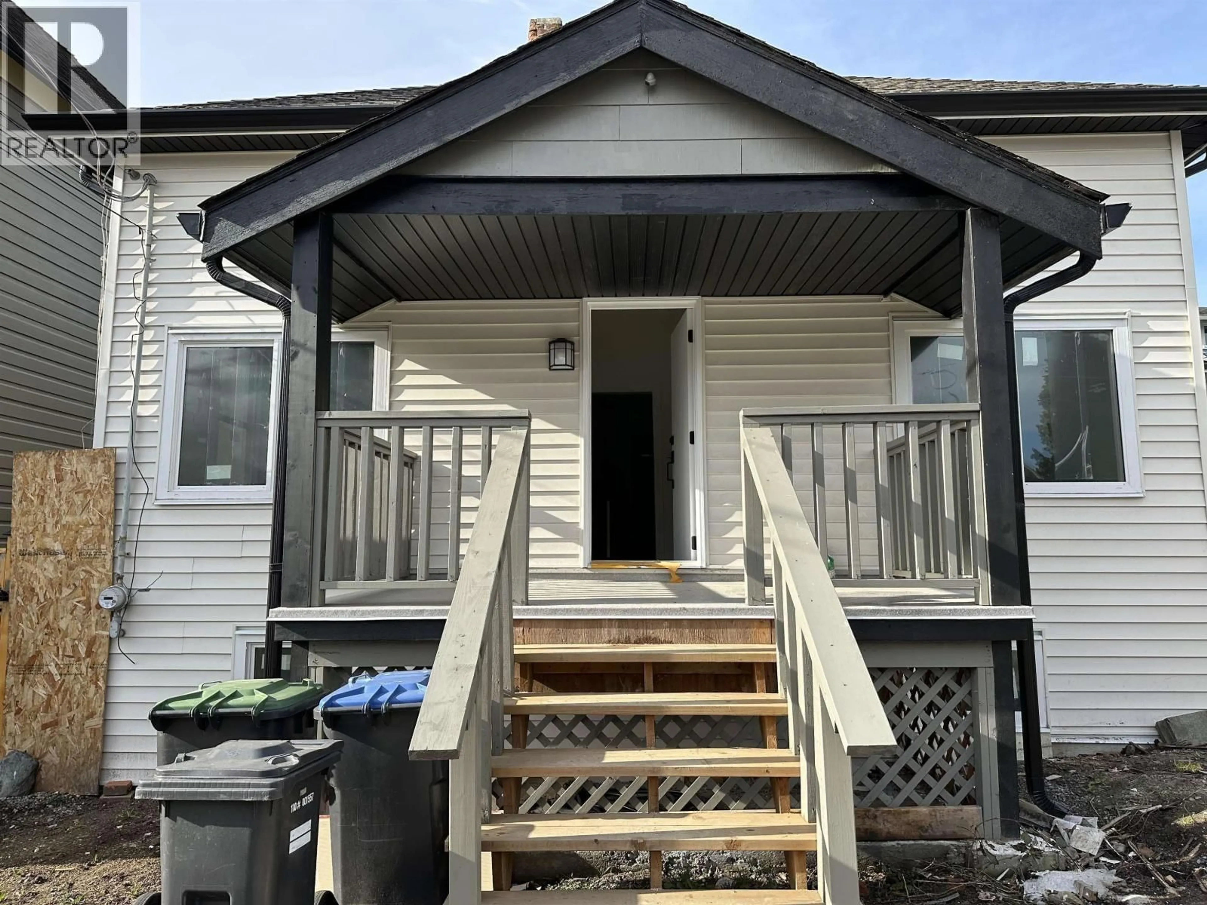 Home with vinyl exterior material, street for 805 MILTON STREET, New Westminster British Columbia V3M1M9