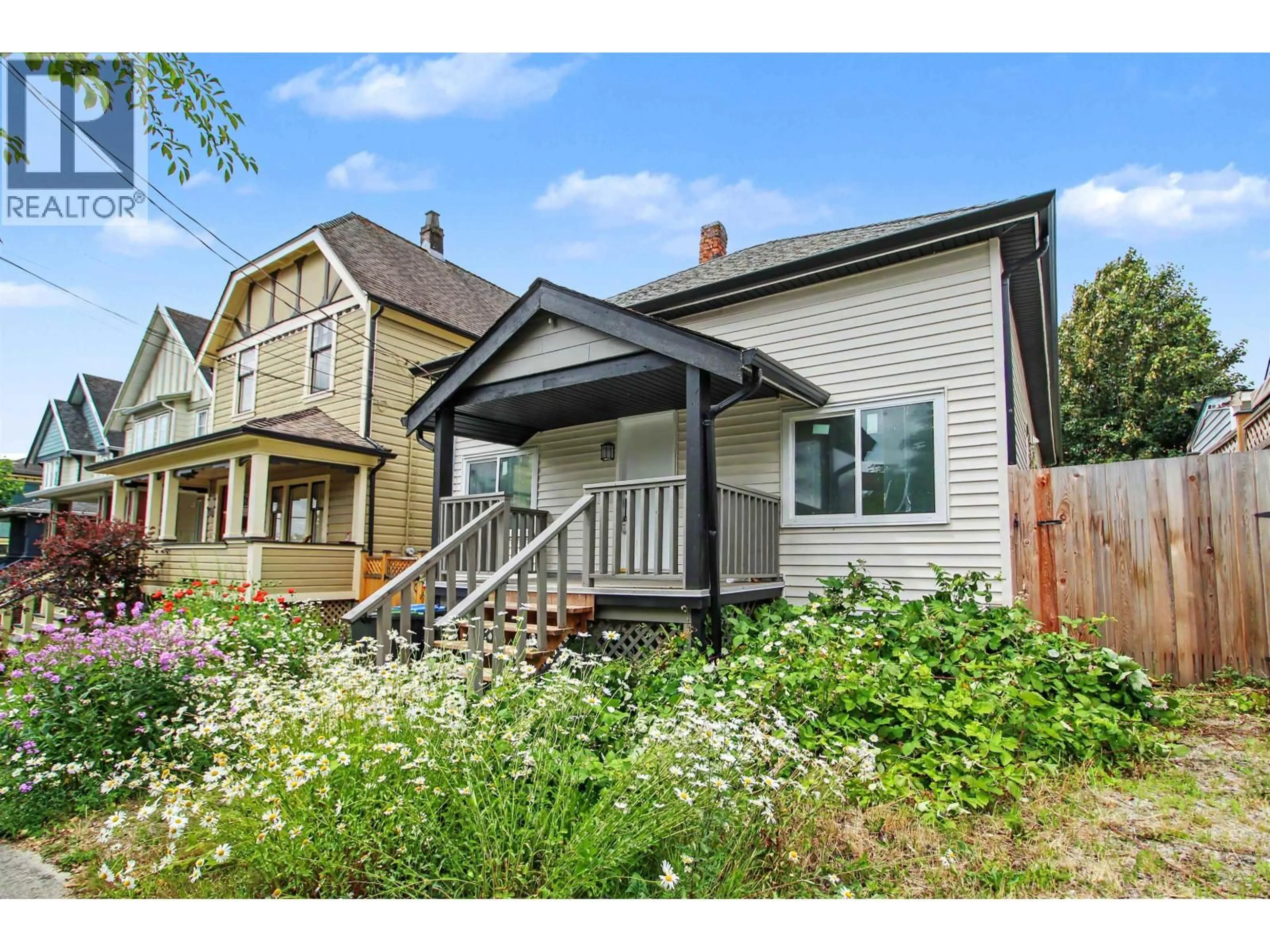 Home with vinyl exterior material, street for 805 MILTON STREET, New Westminster British Columbia V3M1M9
