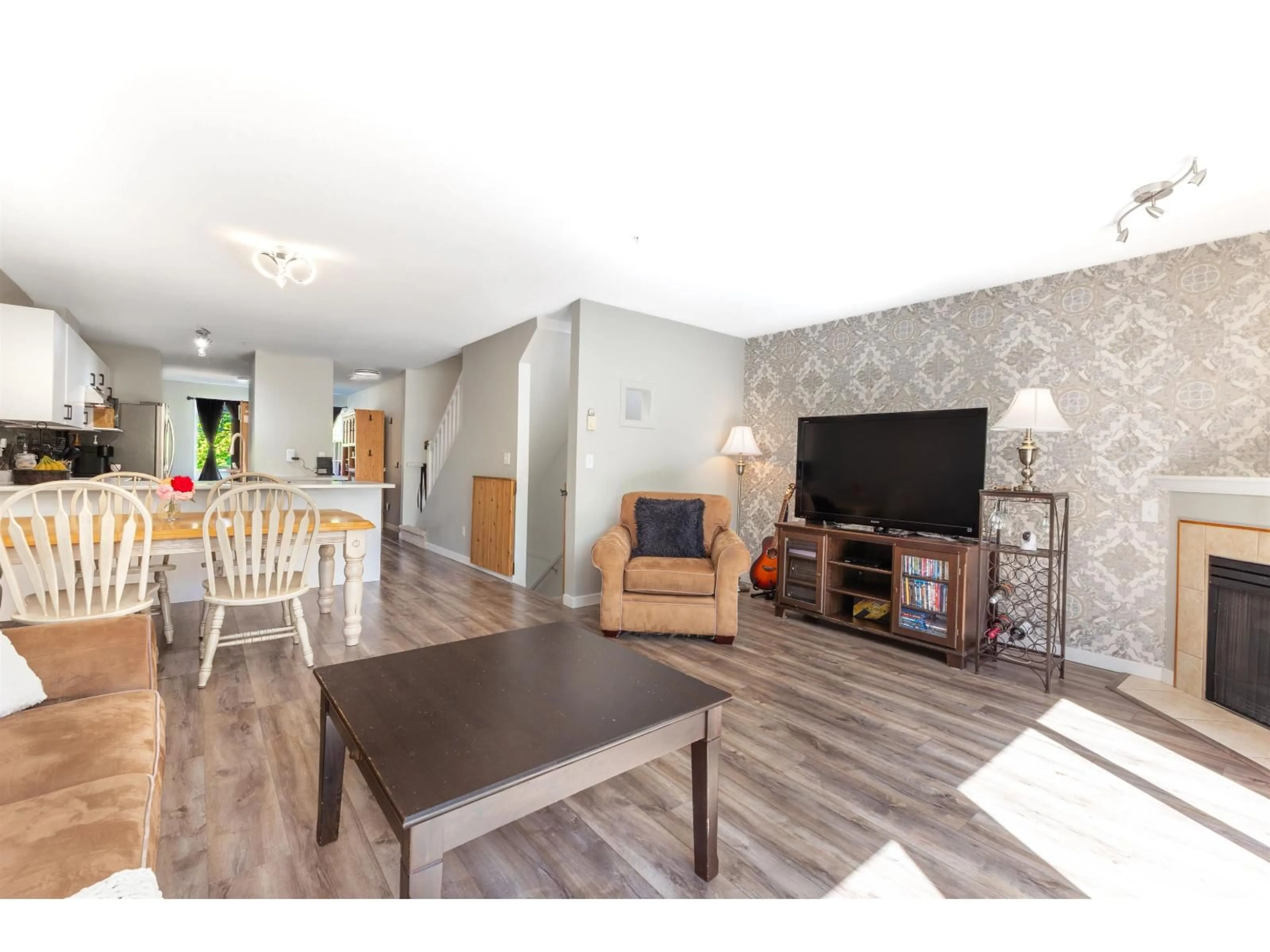 Living room with furniture, wood/laminate floor for 7 - 8814 216 STREET, Langley British Columbia V1M2Z9
