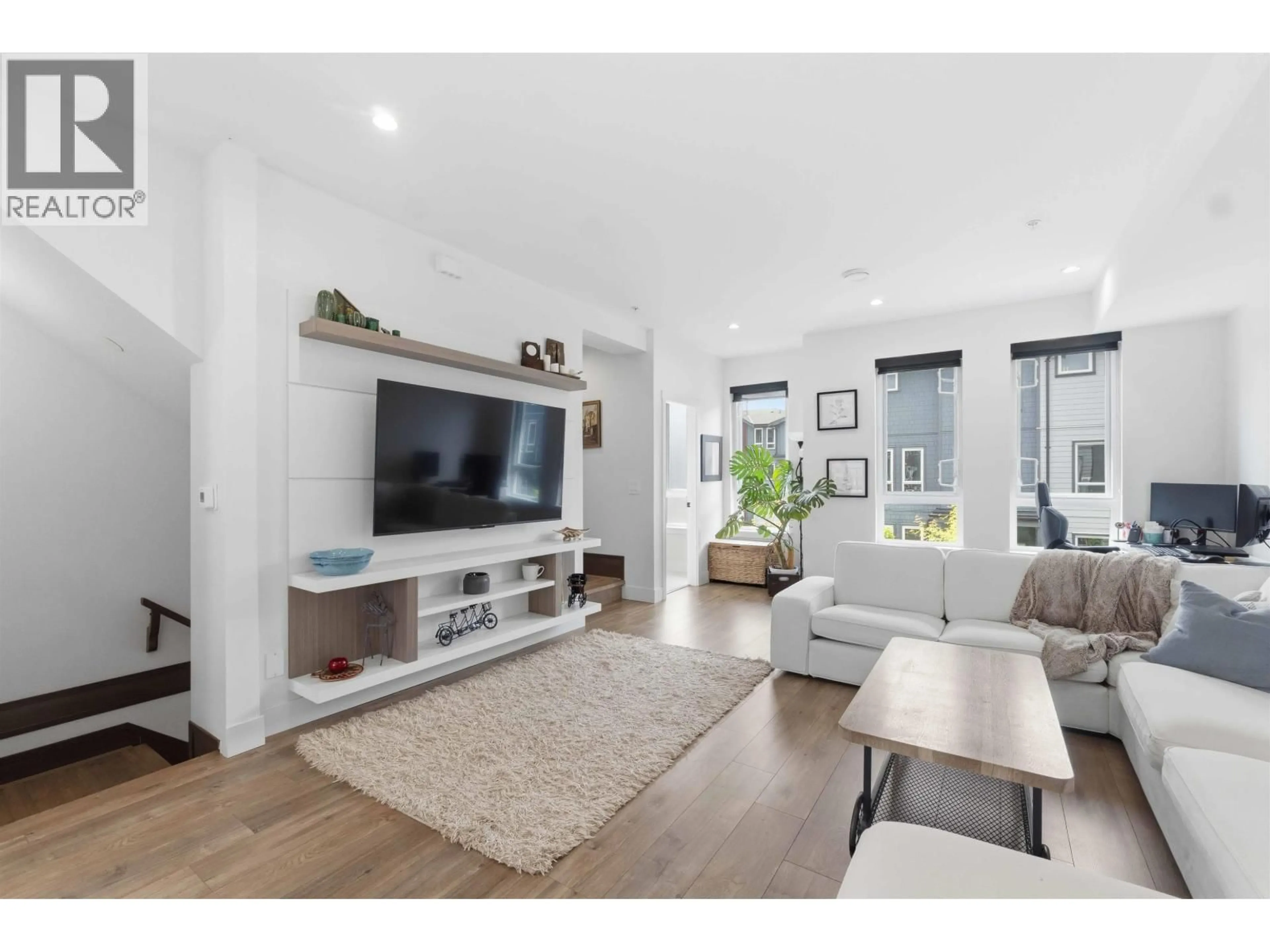 Living room with furniture, unknown for 10 - 11851 232 STREET, Maple Ridge British Columbia V2X6S8