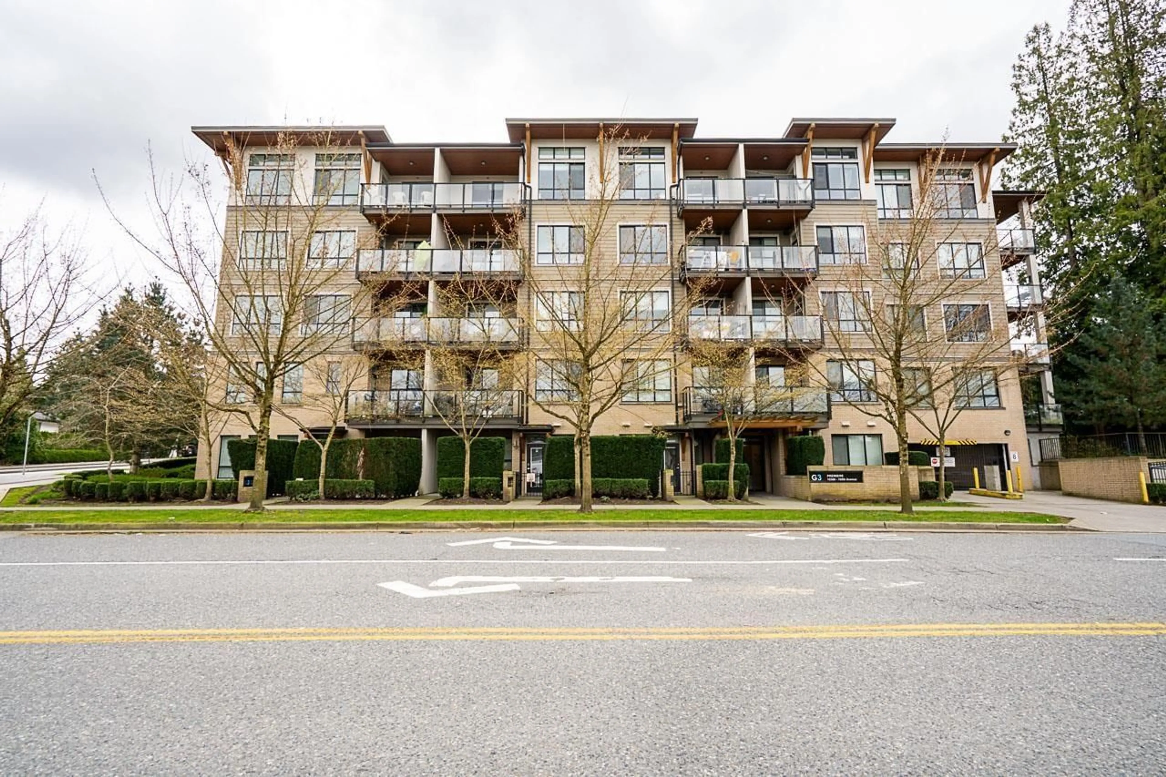 Patio, building for 405 - 15388 105 AVENUE, Surrey British Columbia V3R0C4