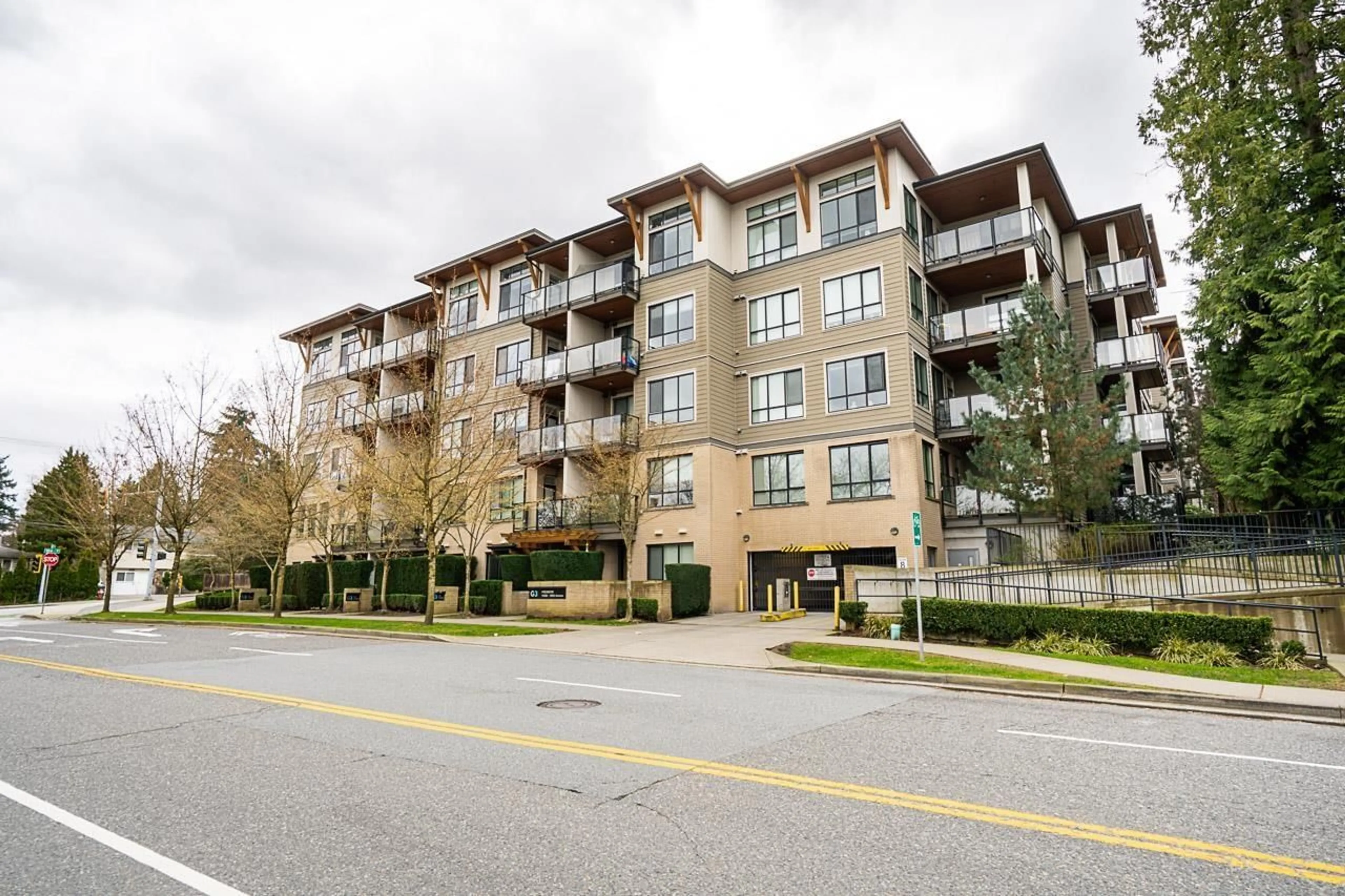 Unknown for 405 - 15388 105 AVENUE, Surrey British Columbia V3R0C4