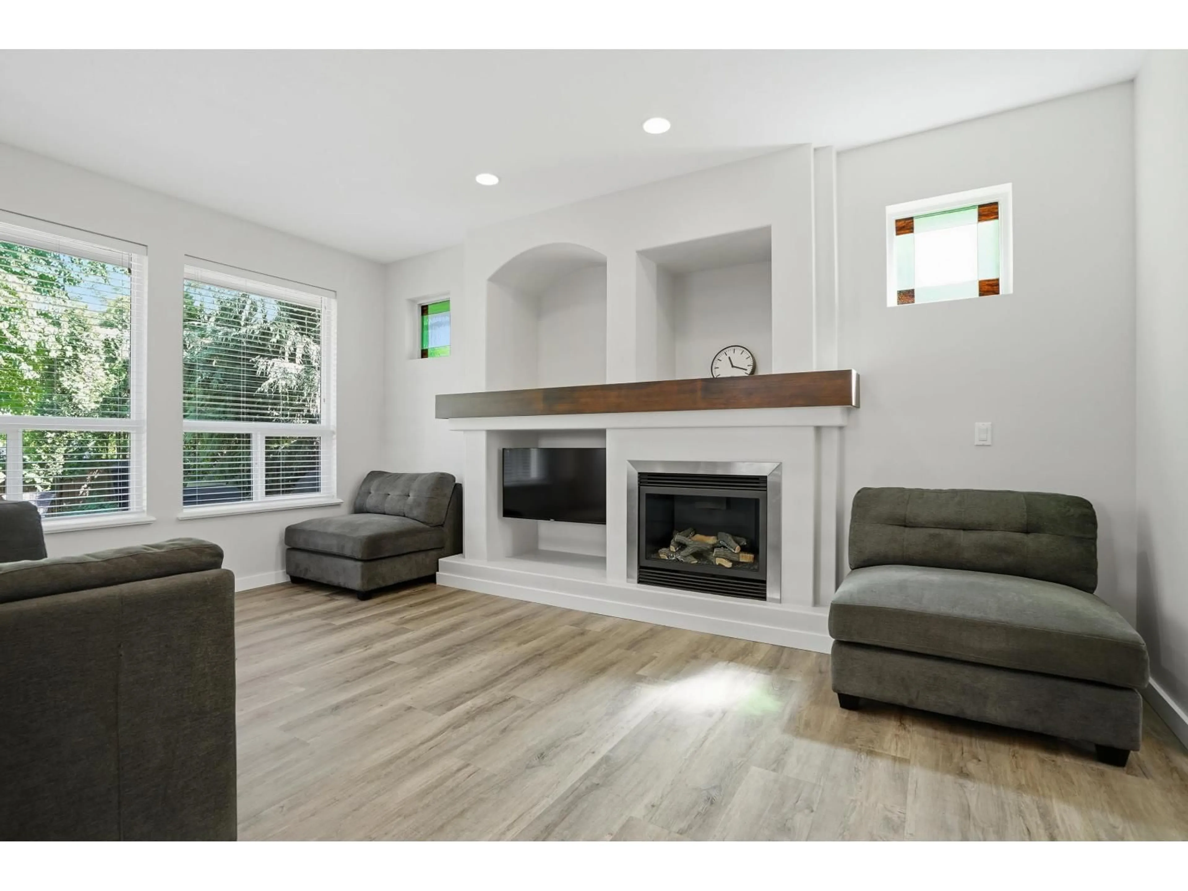 Living room with furniture, wood/laminate floor for 21163 82A AVENUE, Langley British Columbia V2Y0B5