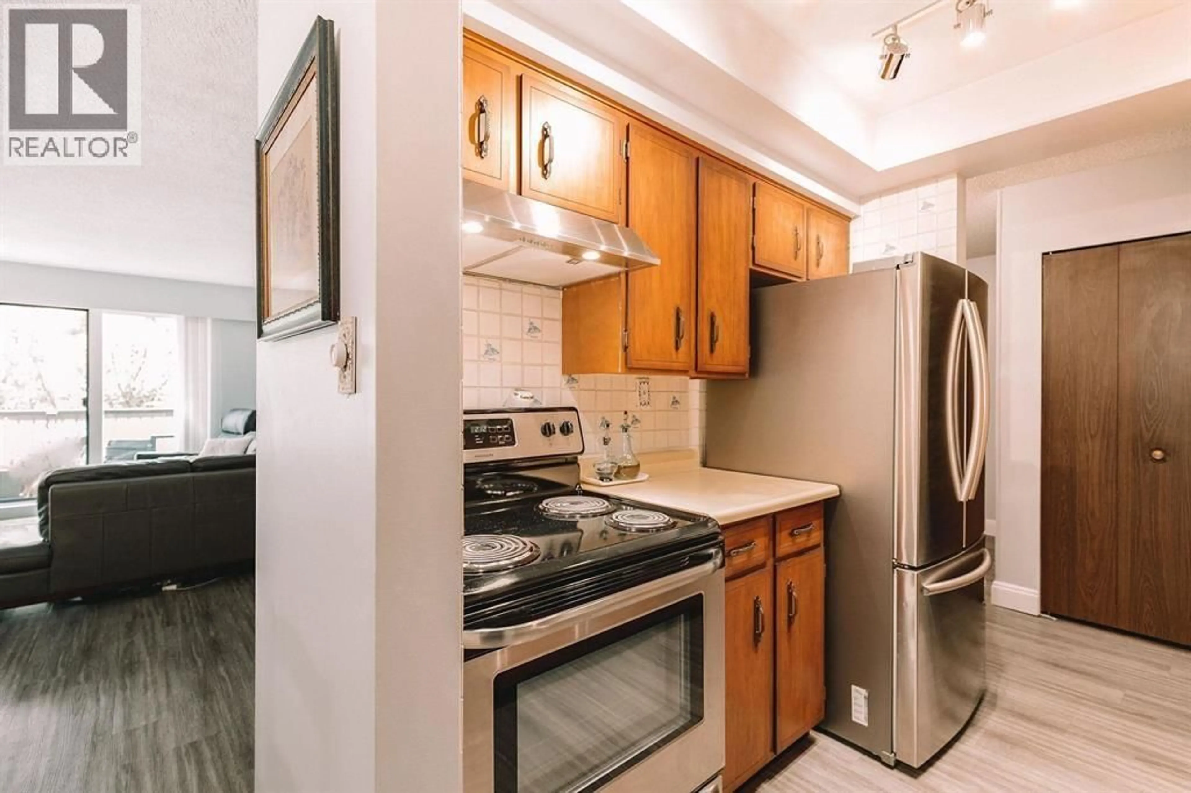 Standard kitchen, unknown for 206 - 410 AGNES STREET, New Westminster British Columbia V3L1G1