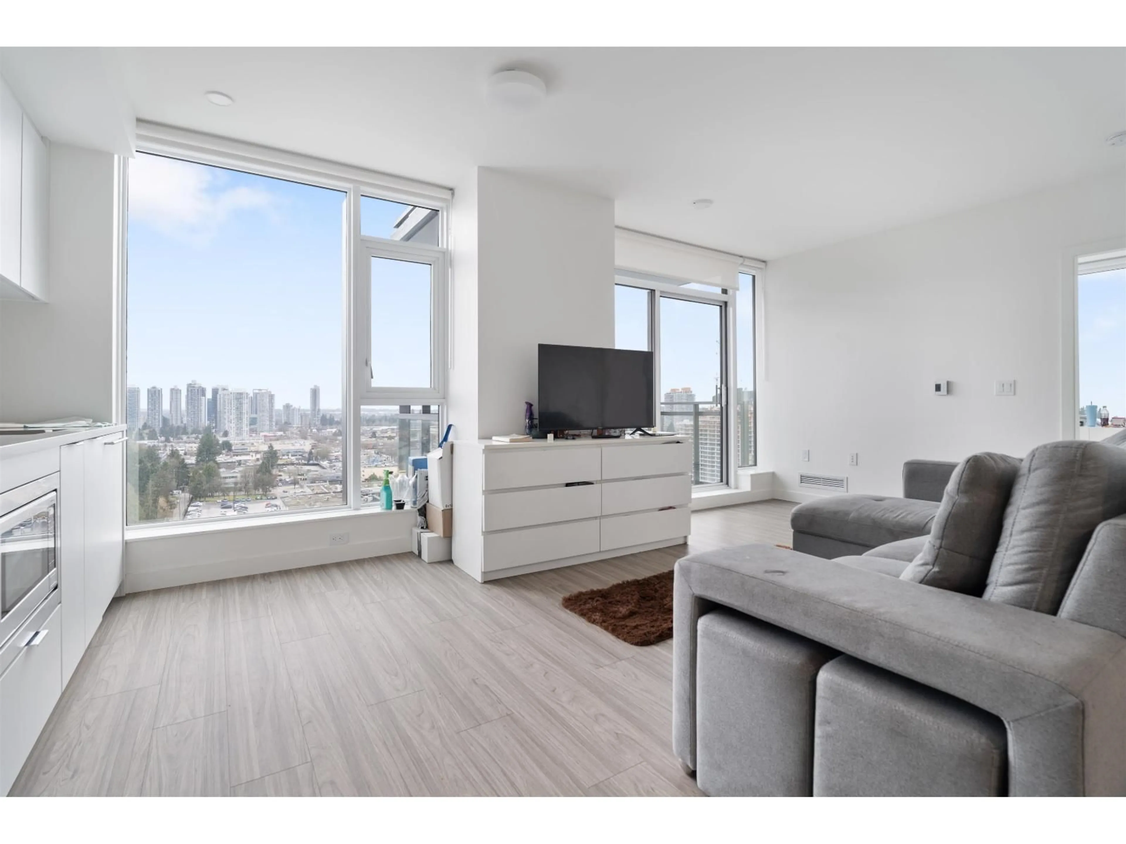 Living room with furniture, unknown for 1605 - 13675 107A AVENUE, Surrey British Columbia V3T0X3