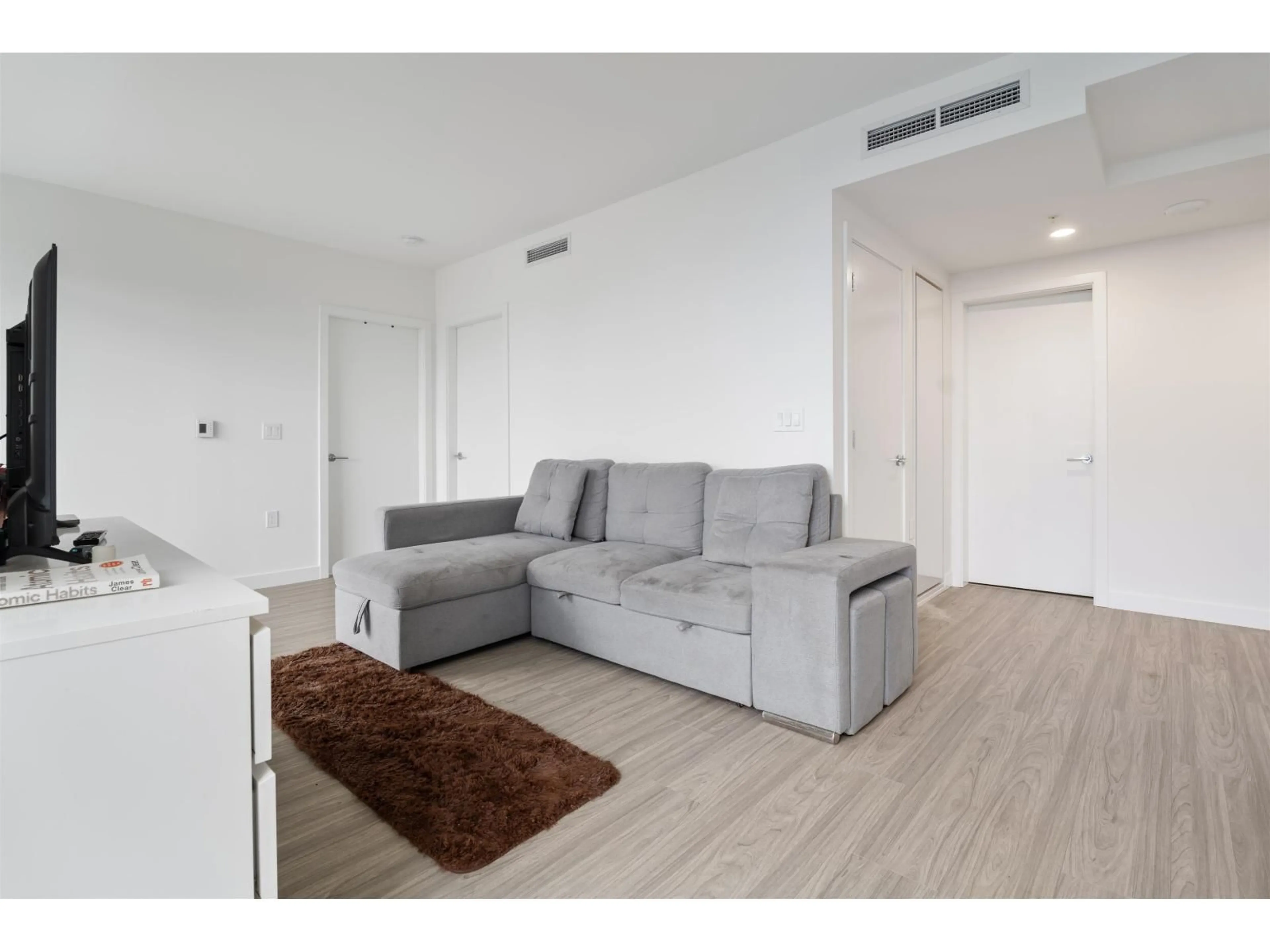 Living room with furniture, unknown for 1605 - 13675 107A AVENUE, Surrey British Columbia V3T0X3