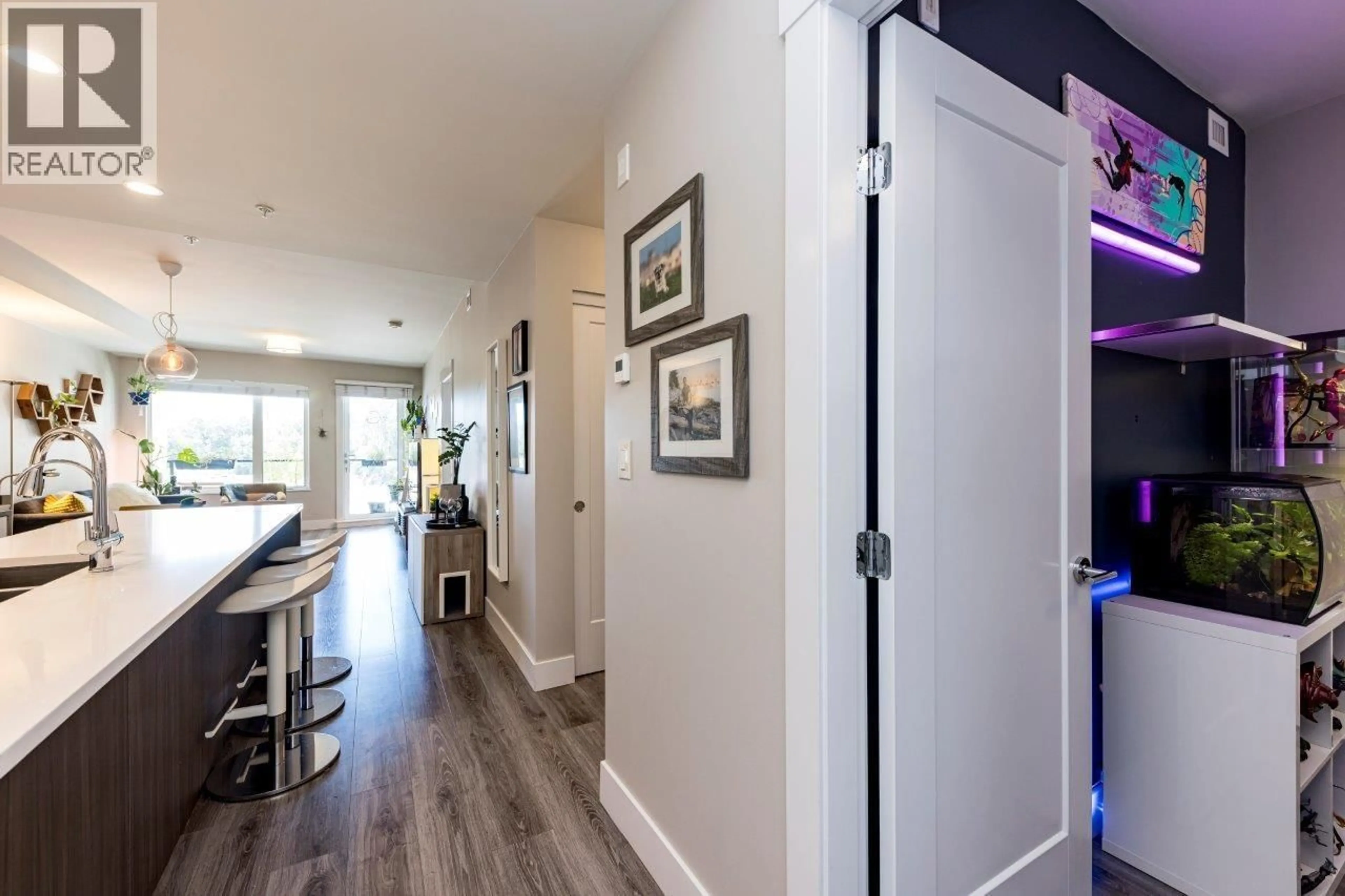 Indoor entryway for 503 - 1496 CHARLOTTE ROAD, North Vancouver British Columbia V7J0C9