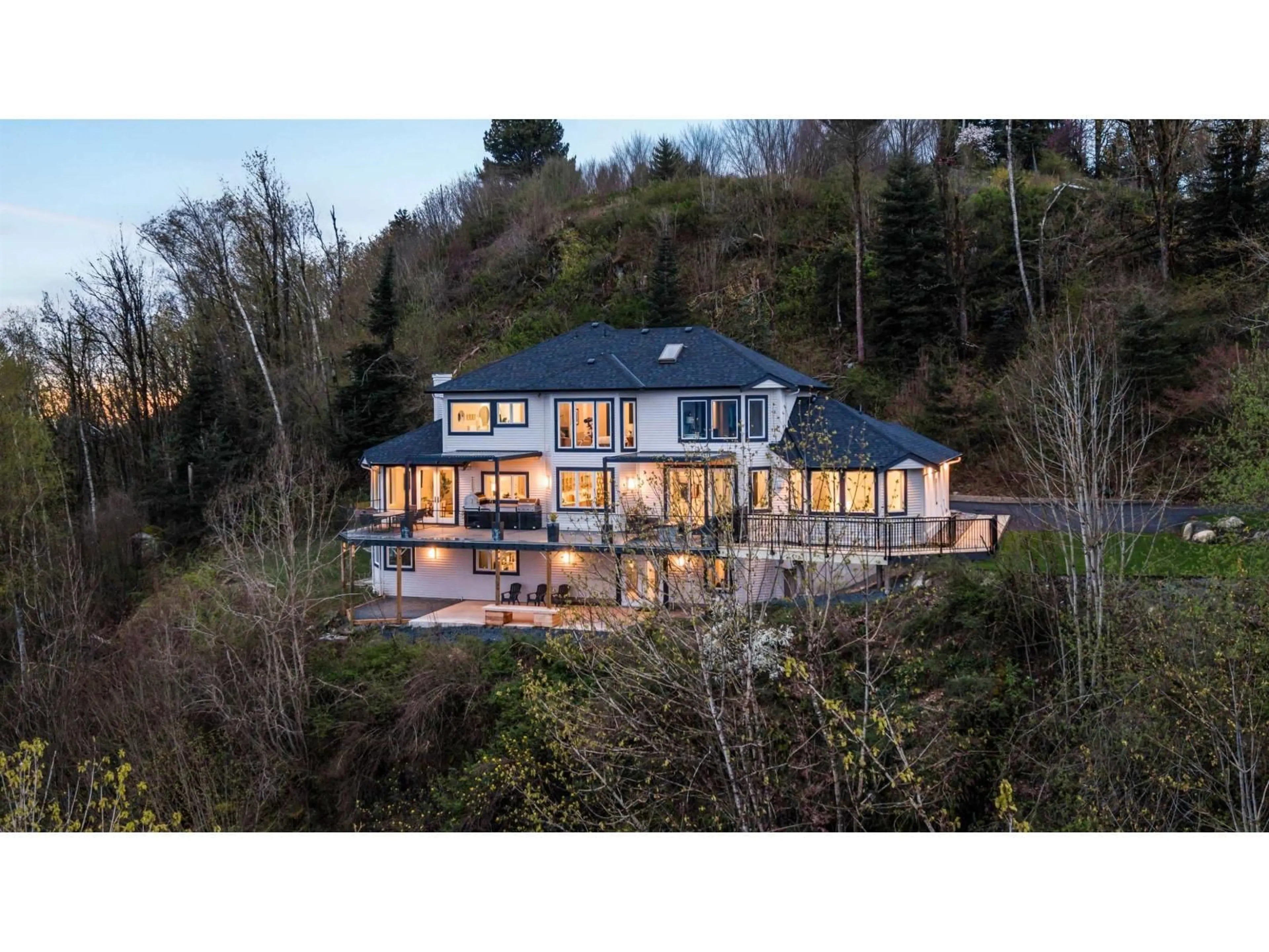 A pic from outside/outdoor area/front of a property/back of a property/a pic from drone, unknown for 43619 BRACKEN DRIVE, Chilliwack British Columbia V2R4A4