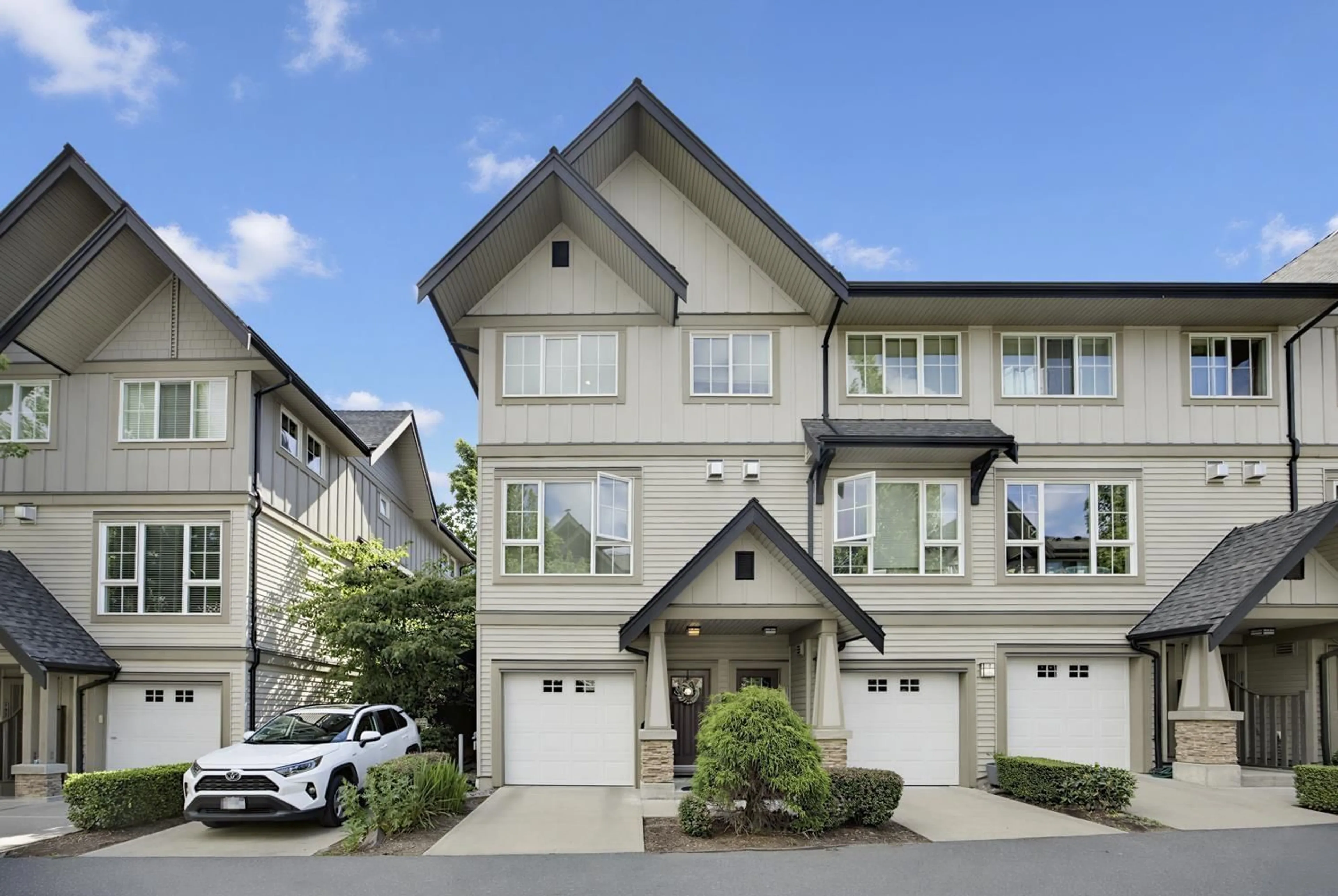 Home with vinyl exterior material, street for 173 - 2501 161A STREET, Surrey British Columbia V3Z7Y6
