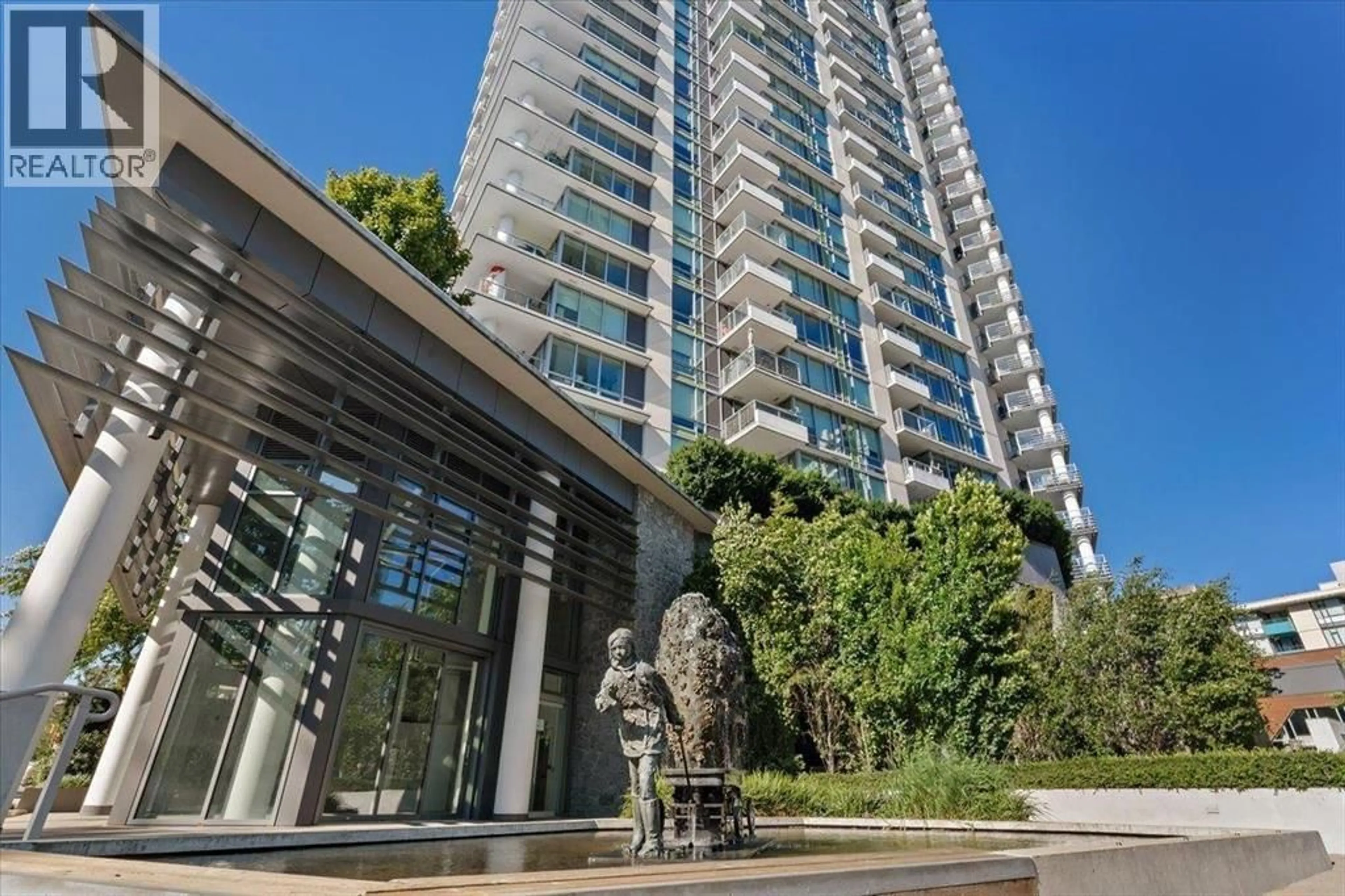 Indoor foyer for 1508 - 680 SEYLYNN CRESCENT, North Vancouver British Columbia V7J0B5