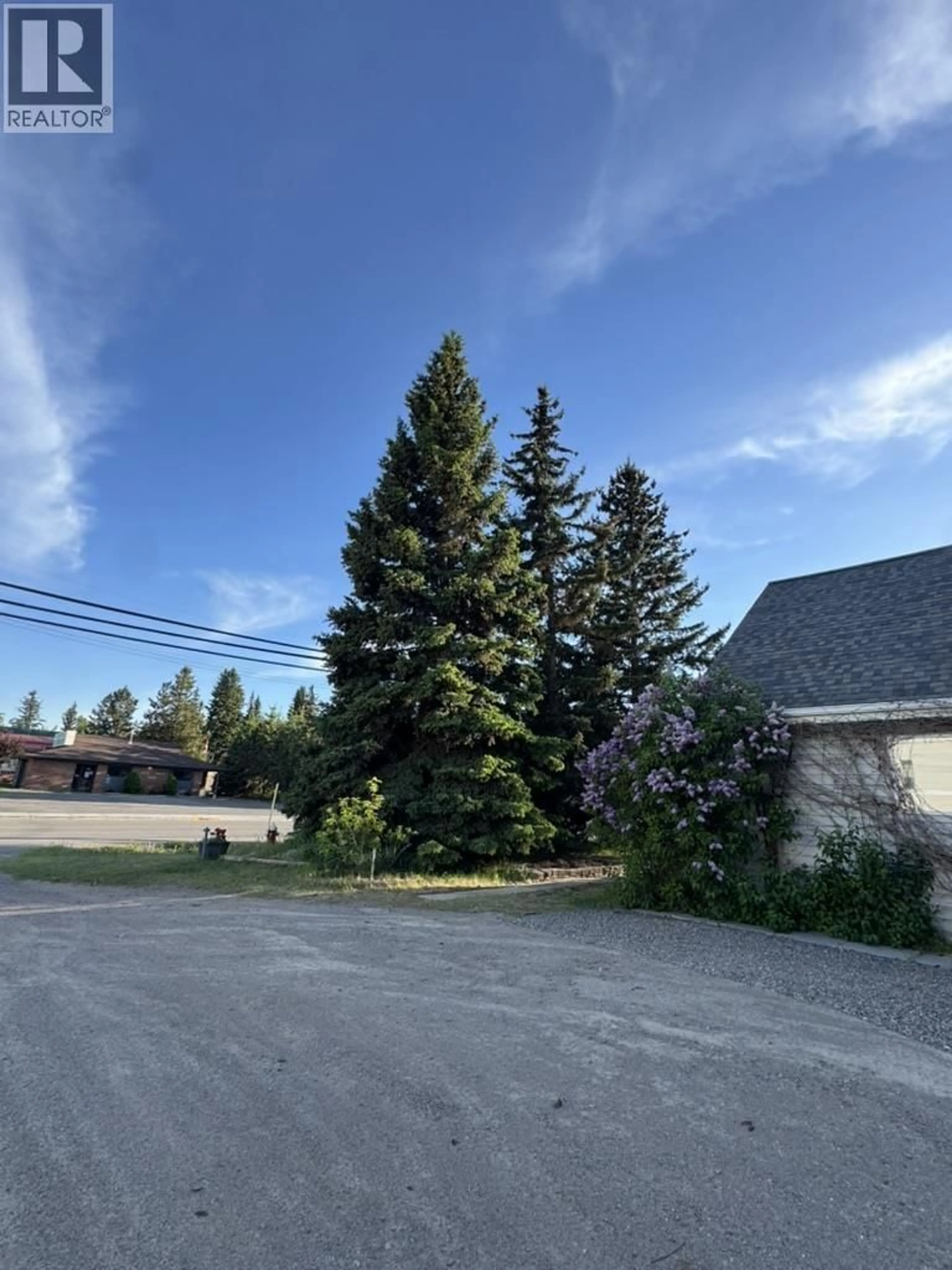 A pic from outside/outdoor area/front of a property/back of a property/a pic from drone, mountain view for 137 VICTORIA STREET, Vanderhoof British Columbia V0J3A0