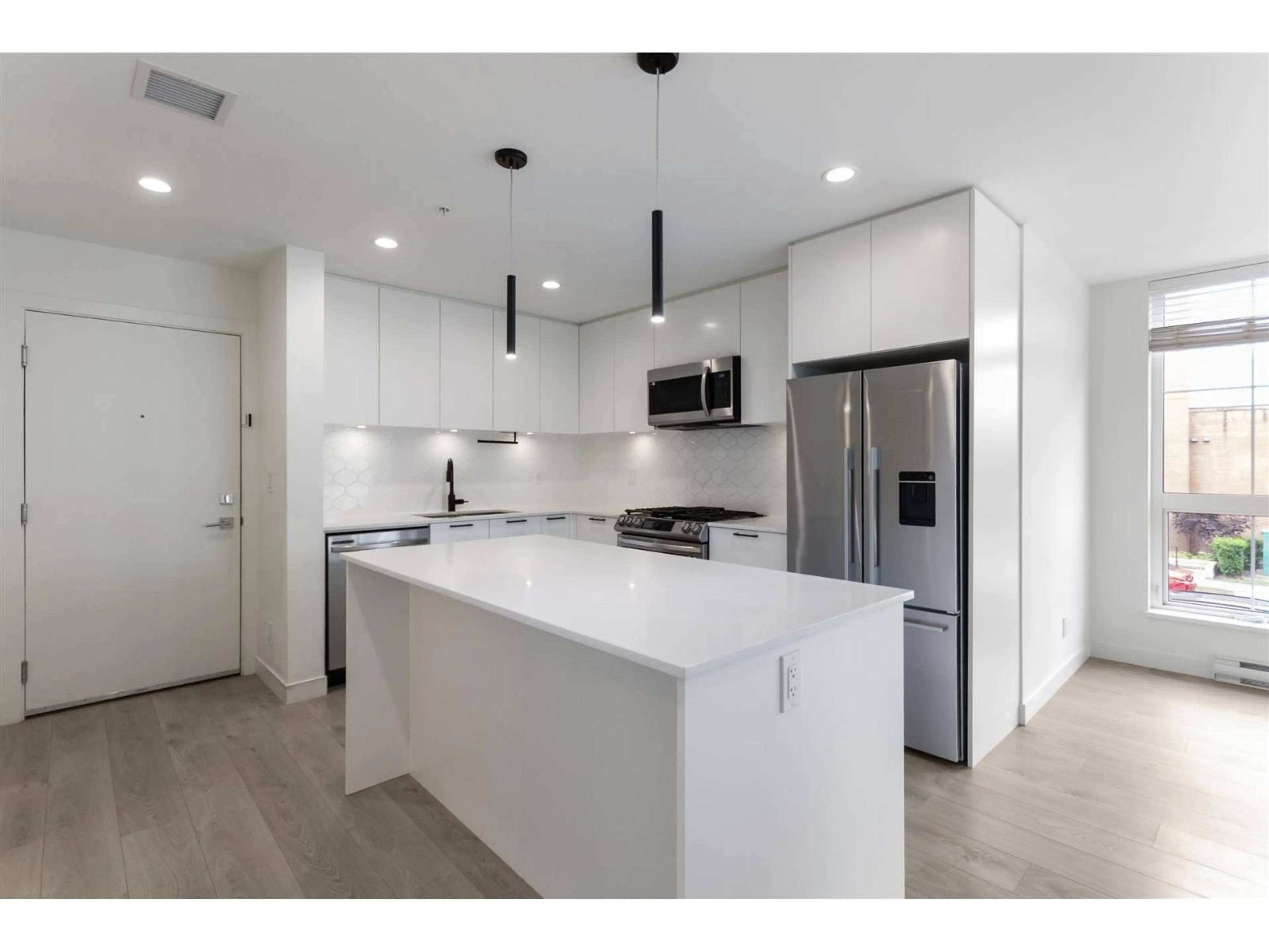 Open concept kitchen, ceramic/tile floor for 212 - 8380 200A STREET, Langley British Columbia V2Y3S5