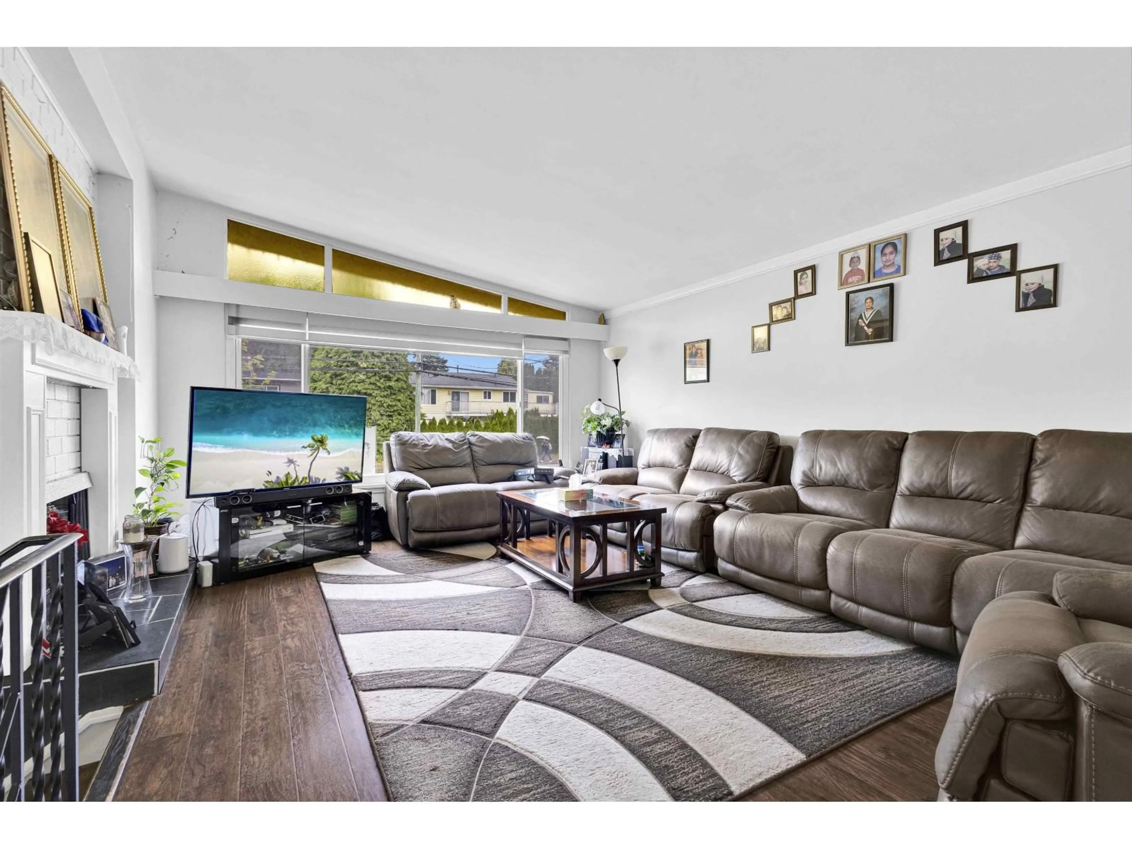 Living room with furniture, wood/laminate floor for 8225 112 STREET, Delta British Columbia V4C4W7