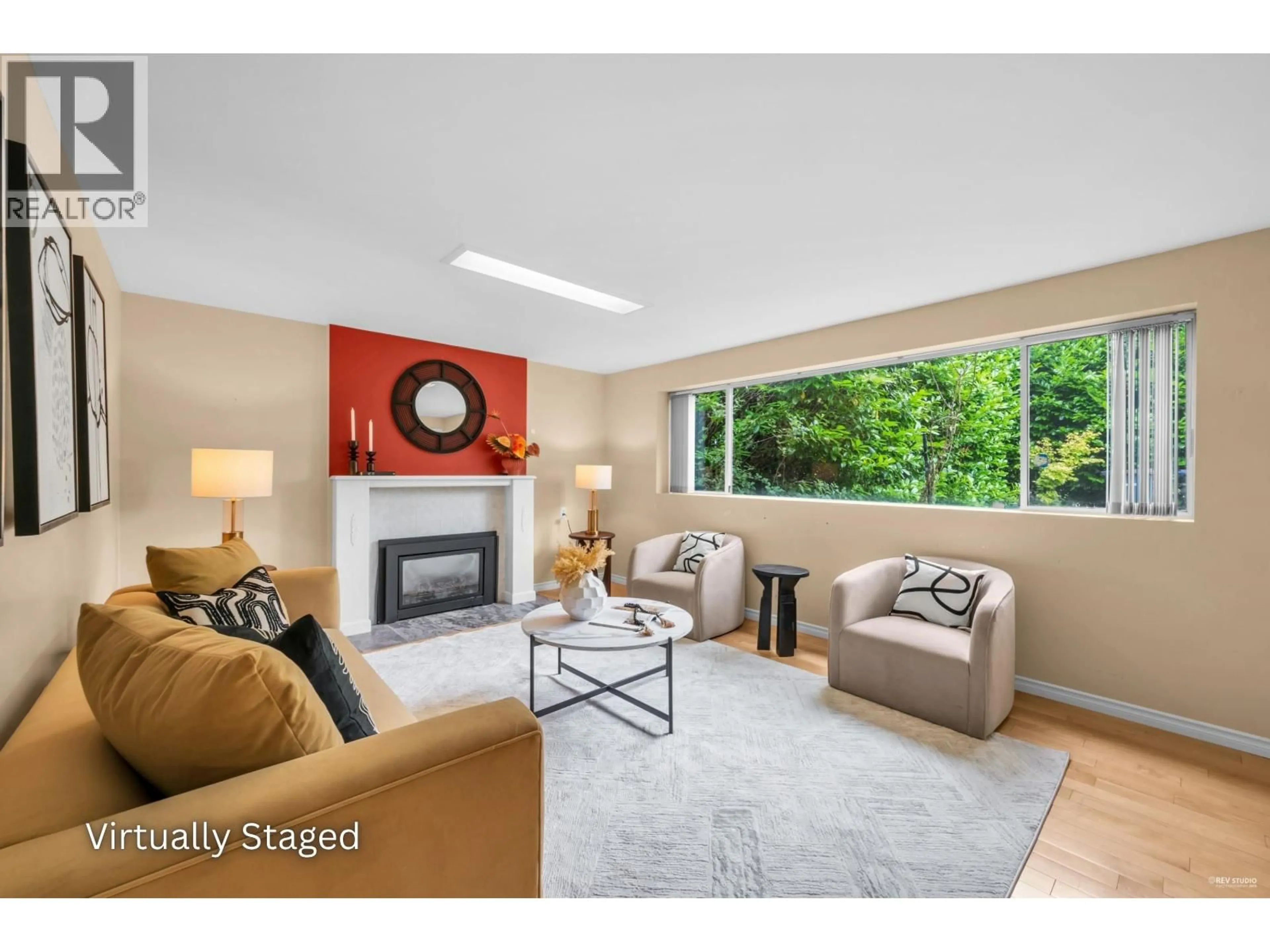 Living room with furniture, unknown for 2705 HENRY STREET, Port Moody British Columbia V3H2J8