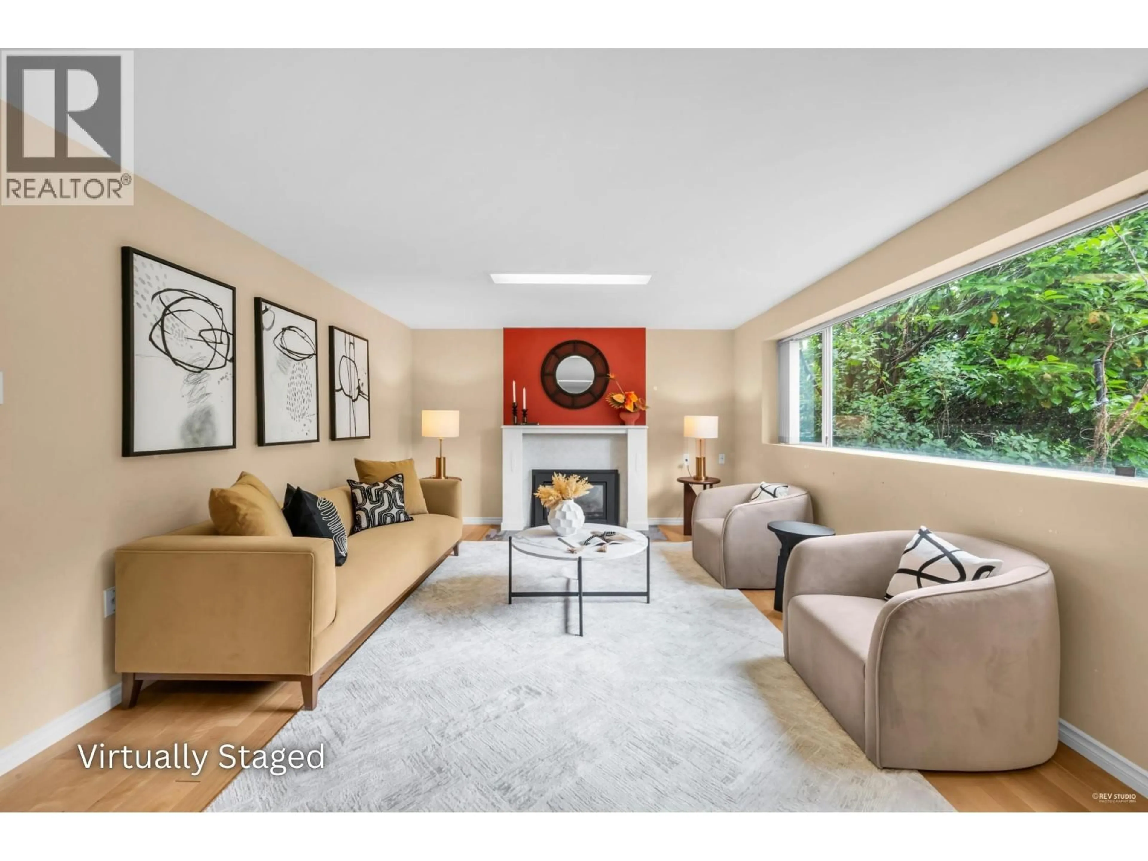 Living room with furniture, unknown for 2705 HENRY STREET, Port Moody British Columbia V3H2J8