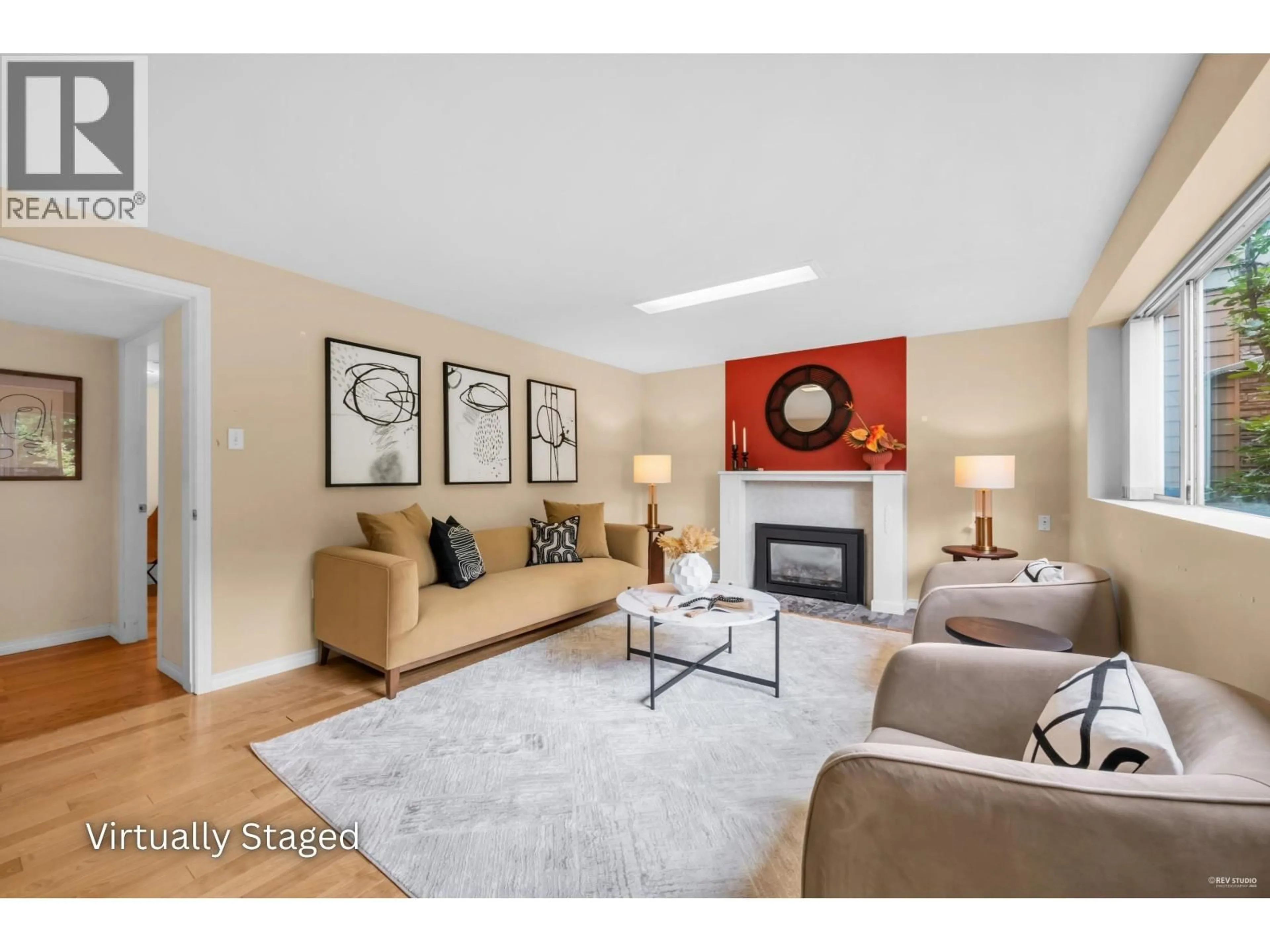 Living room with furniture, unknown for 2705 HENRY STREET, Port Moody British Columbia V3H2J8
