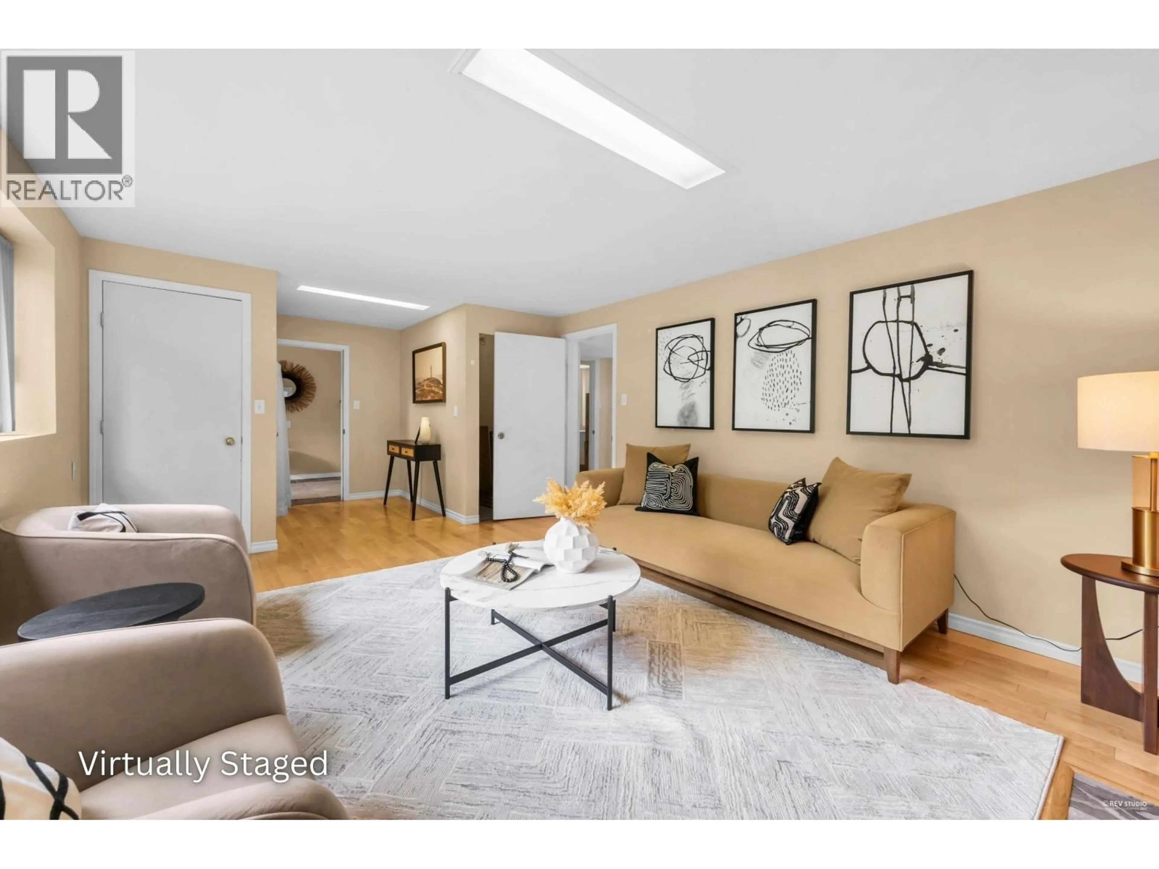 Living room with furniture, unknown for 2705 HENRY STREET, Port Moody British Columbia V3H2J8