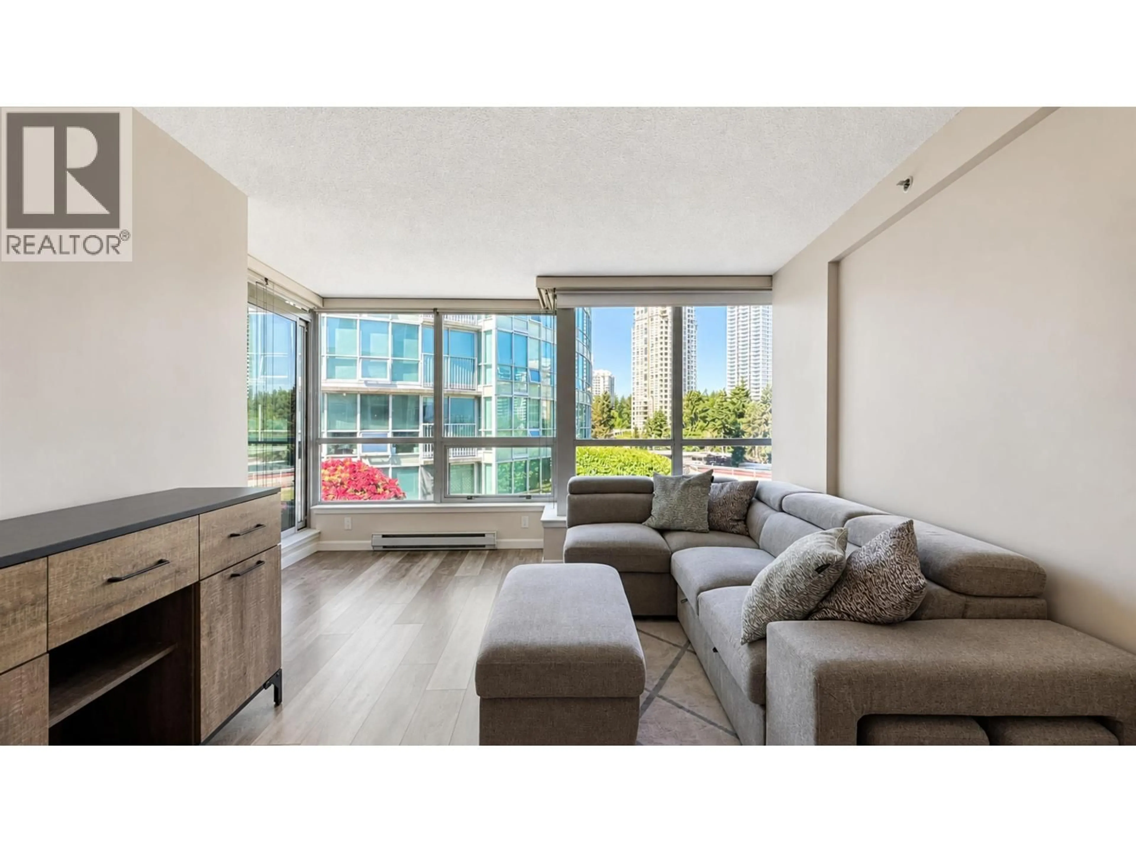 Living room with furniture, unknown for 612 - 6028 WILLINGDON AVENUE, Burnaby British Columbia V5H4V1