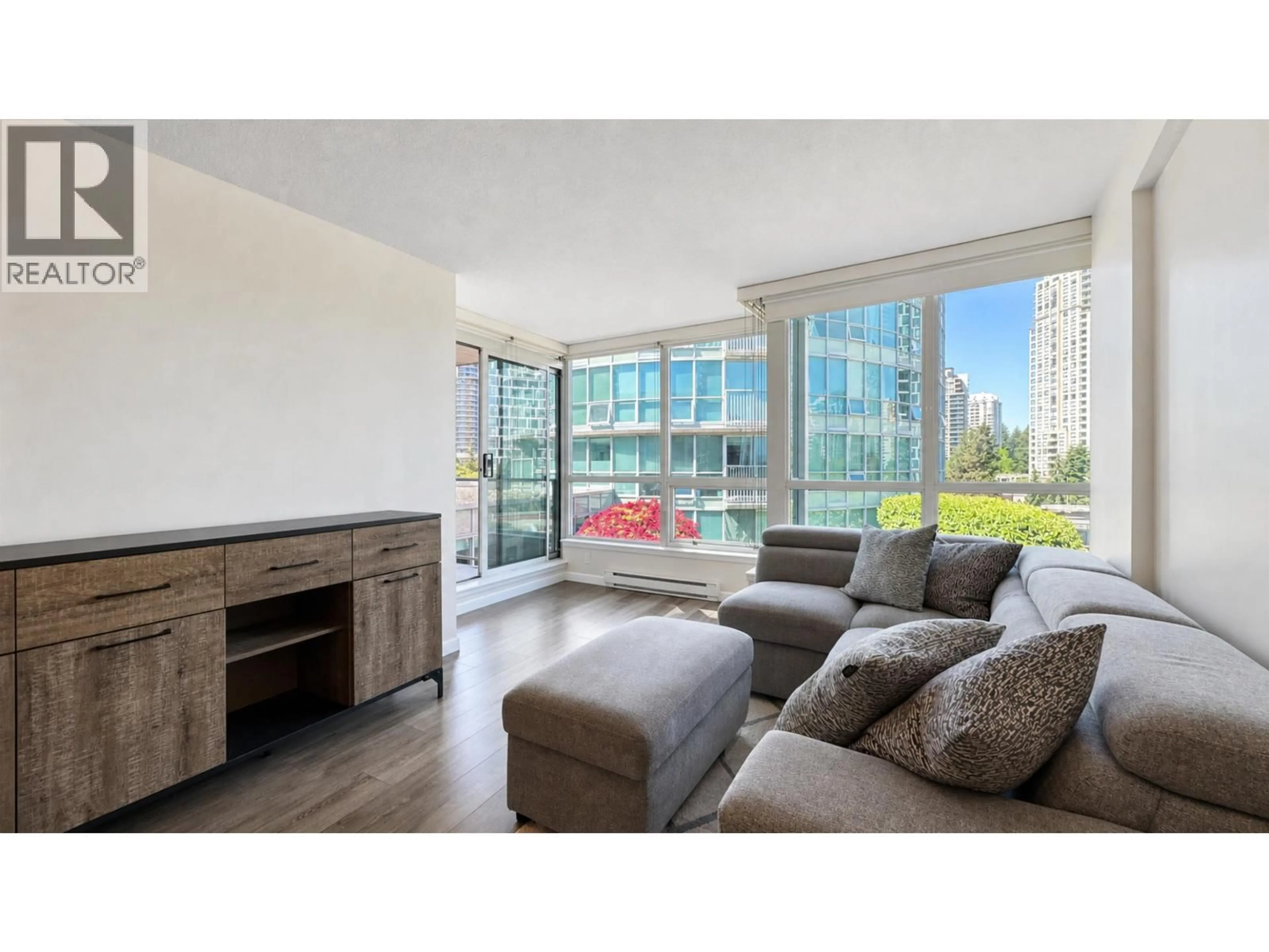 Living room with furniture, unknown for 612 - 6028 WILLINGDON AVENUE, Burnaby British Columbia V5H4V1