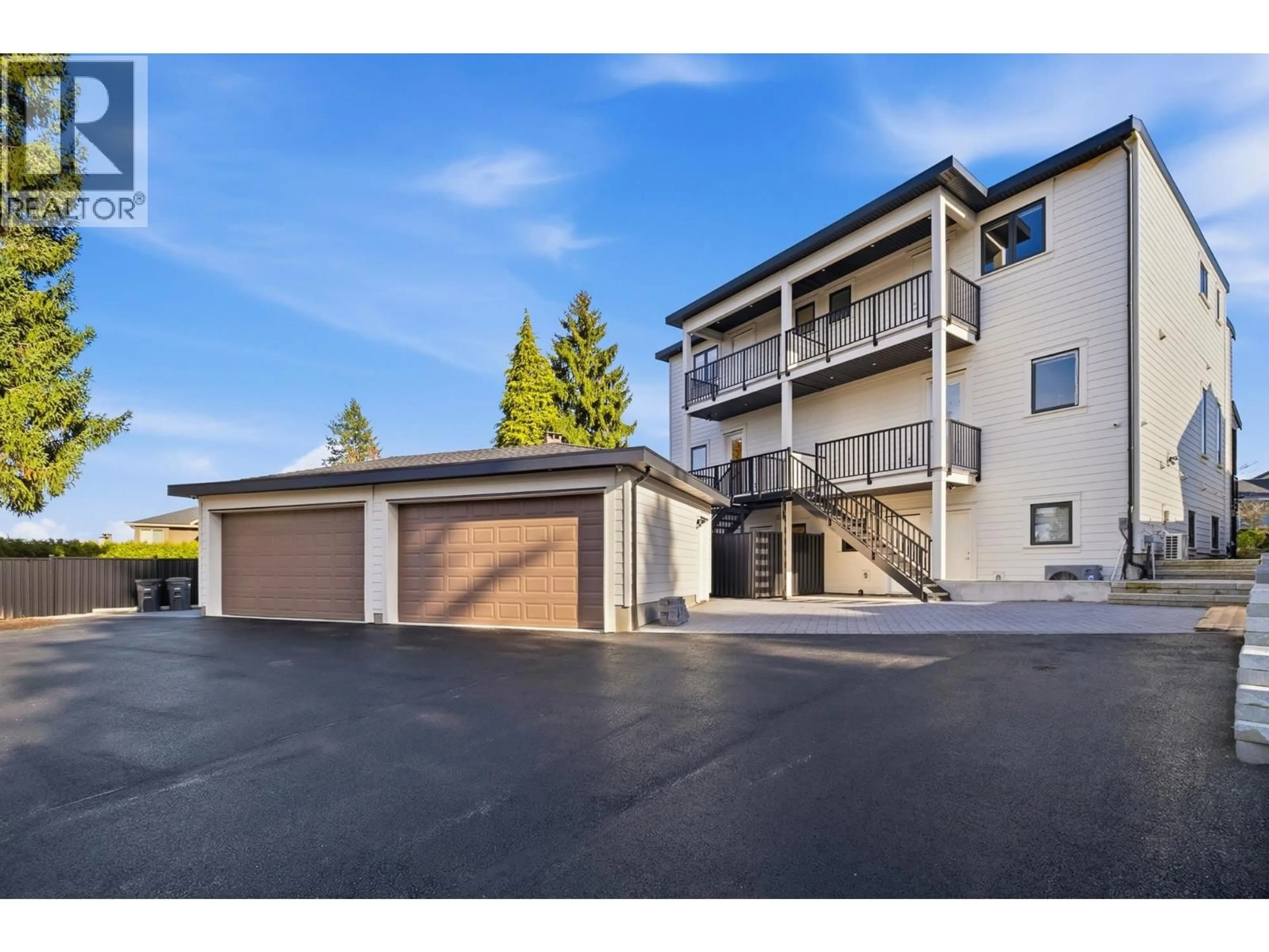A pic from outside/outdoor area/front of a property/back of a property/a pic from drone, unknown for 1 - 6139 ASHWORTH AVENUE, Burnaby British Columbia V5E3T8