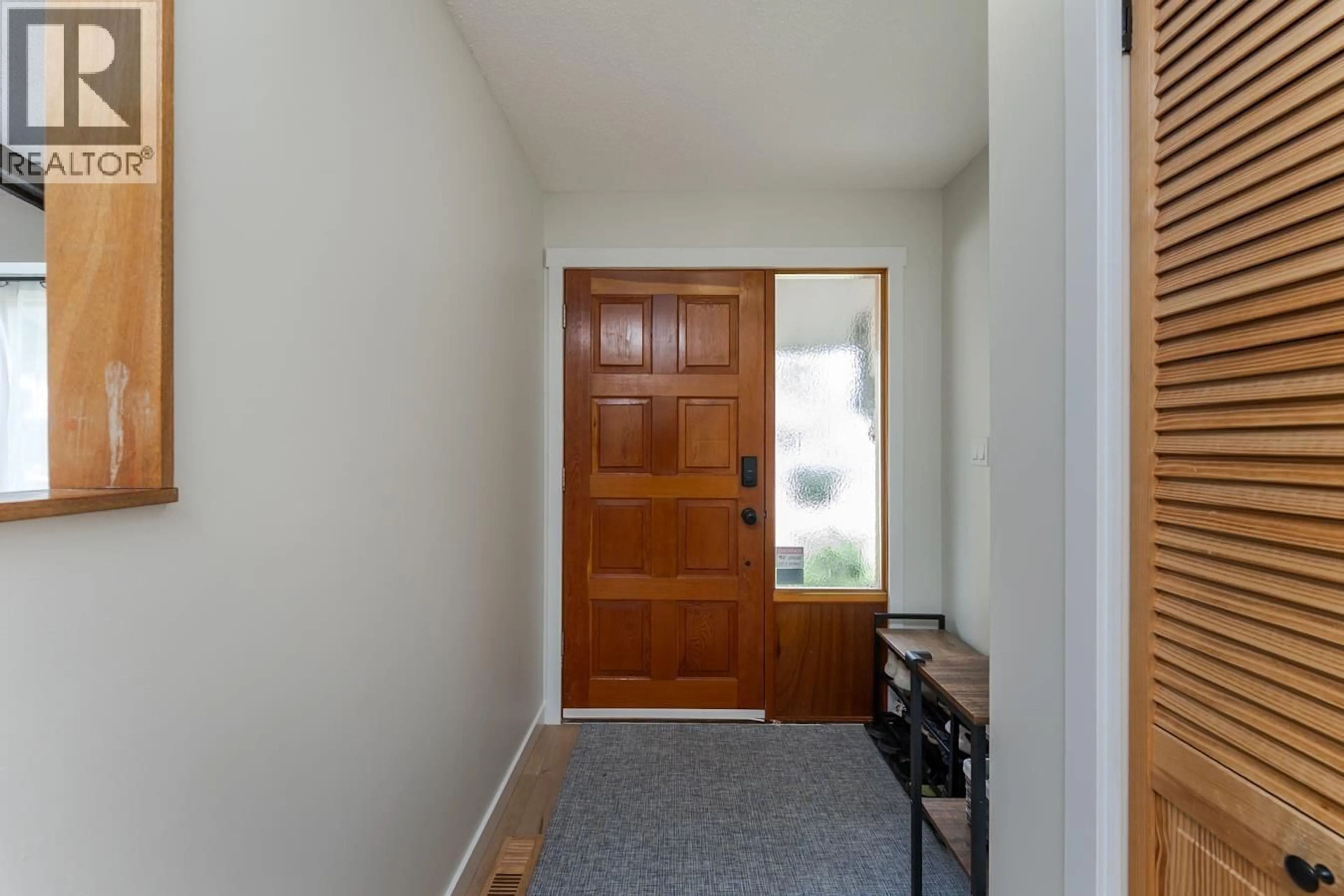 Indoor entryway for 1575 BUCHANAN AVENUE, Prince George British Columbia V2L4X8