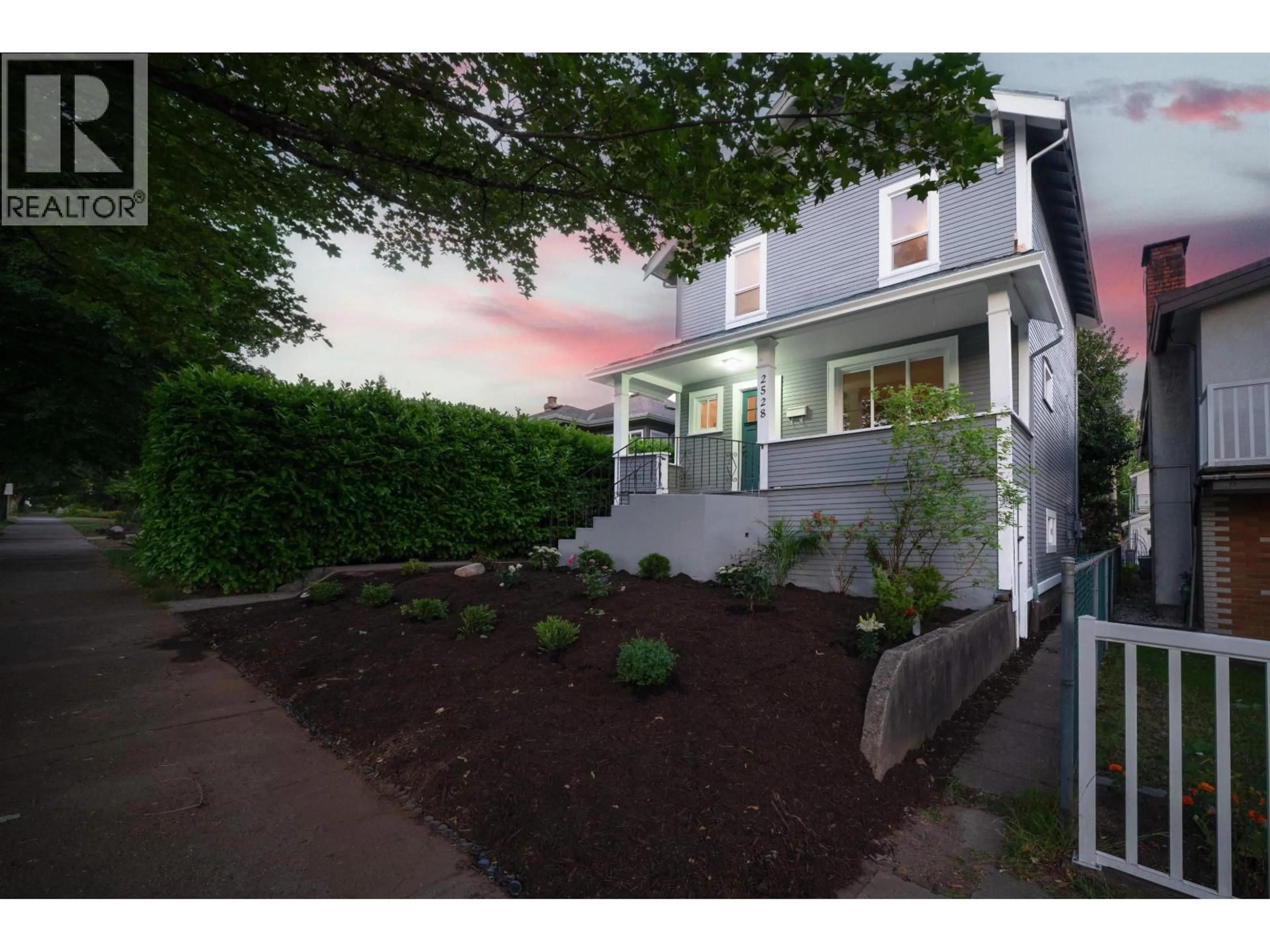 A pic from outside/outdoor area/front of a property/back of a property/a pic from drone, street for 2528 ADANAC STREET, Vancouver British Columbia V5K2M5