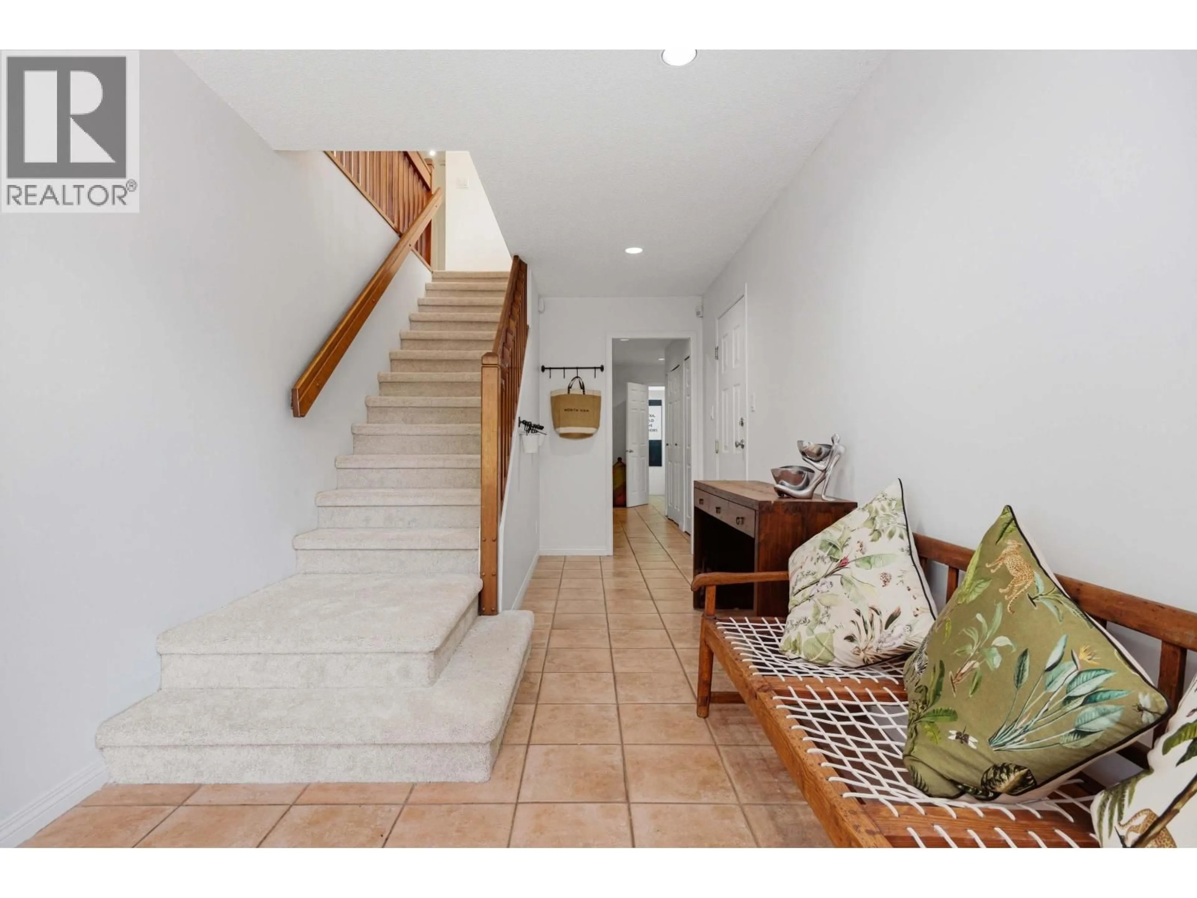 Indoor foyer for 4150 BEST COURT, North Vancouver British Columbia V7G2E3