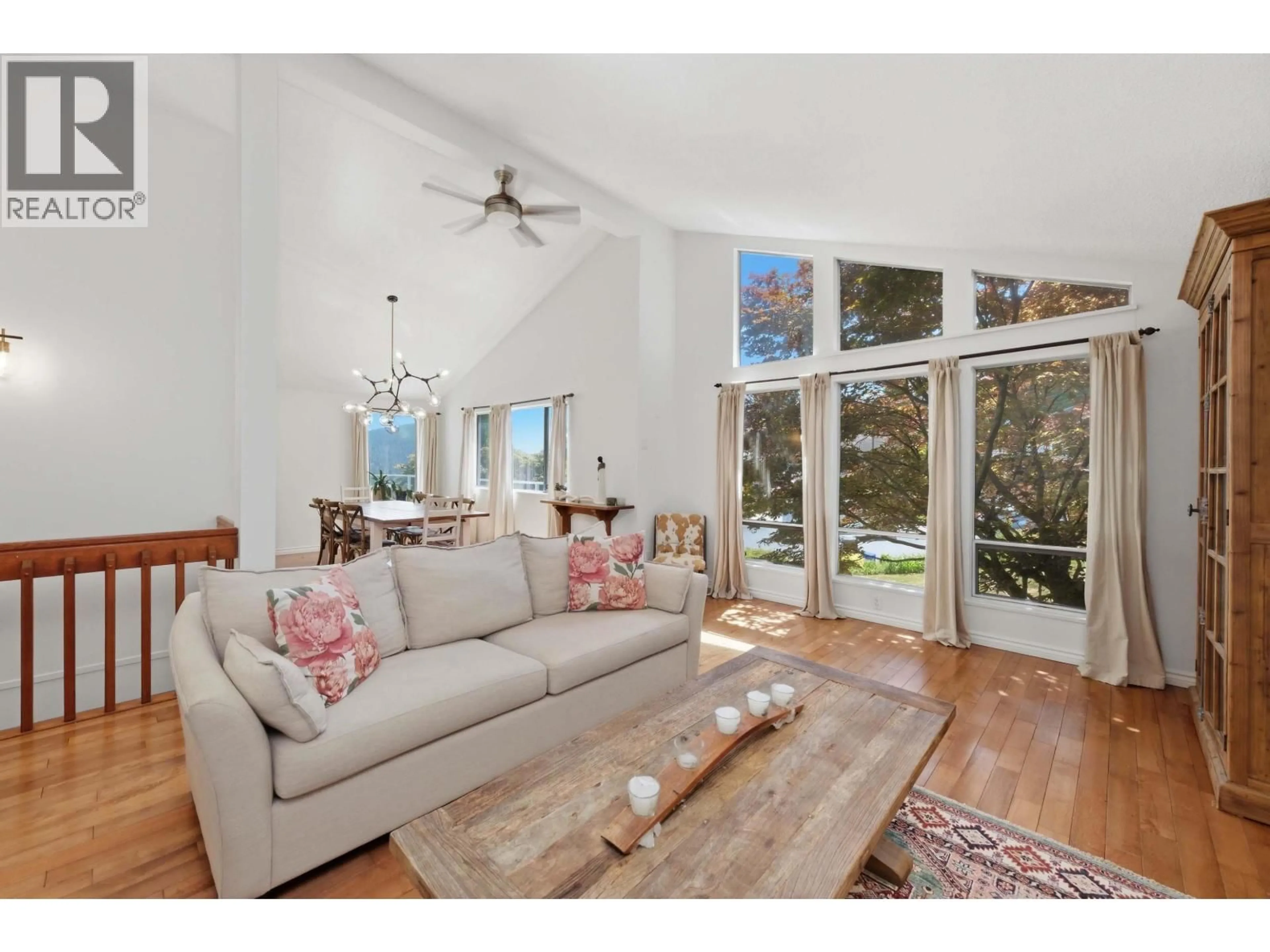 Living room with furniture, unknown for 4150 BEST COURT, North Vancouver British Columbia V7G2E3