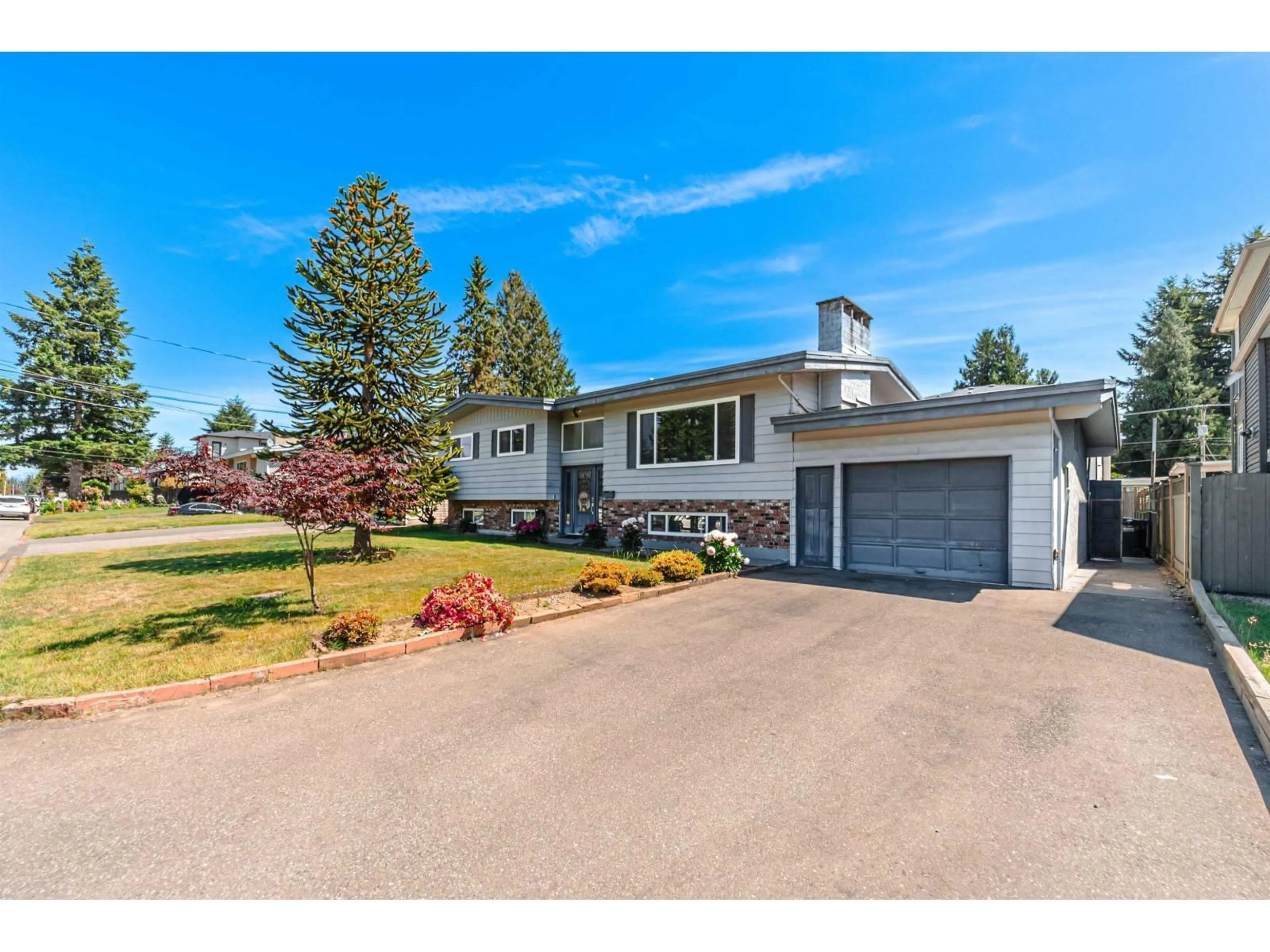 Home with vinyl exterior material, street for 2104 BAKERVIEW STREET, Abbotsford British Columbia V2T3B1