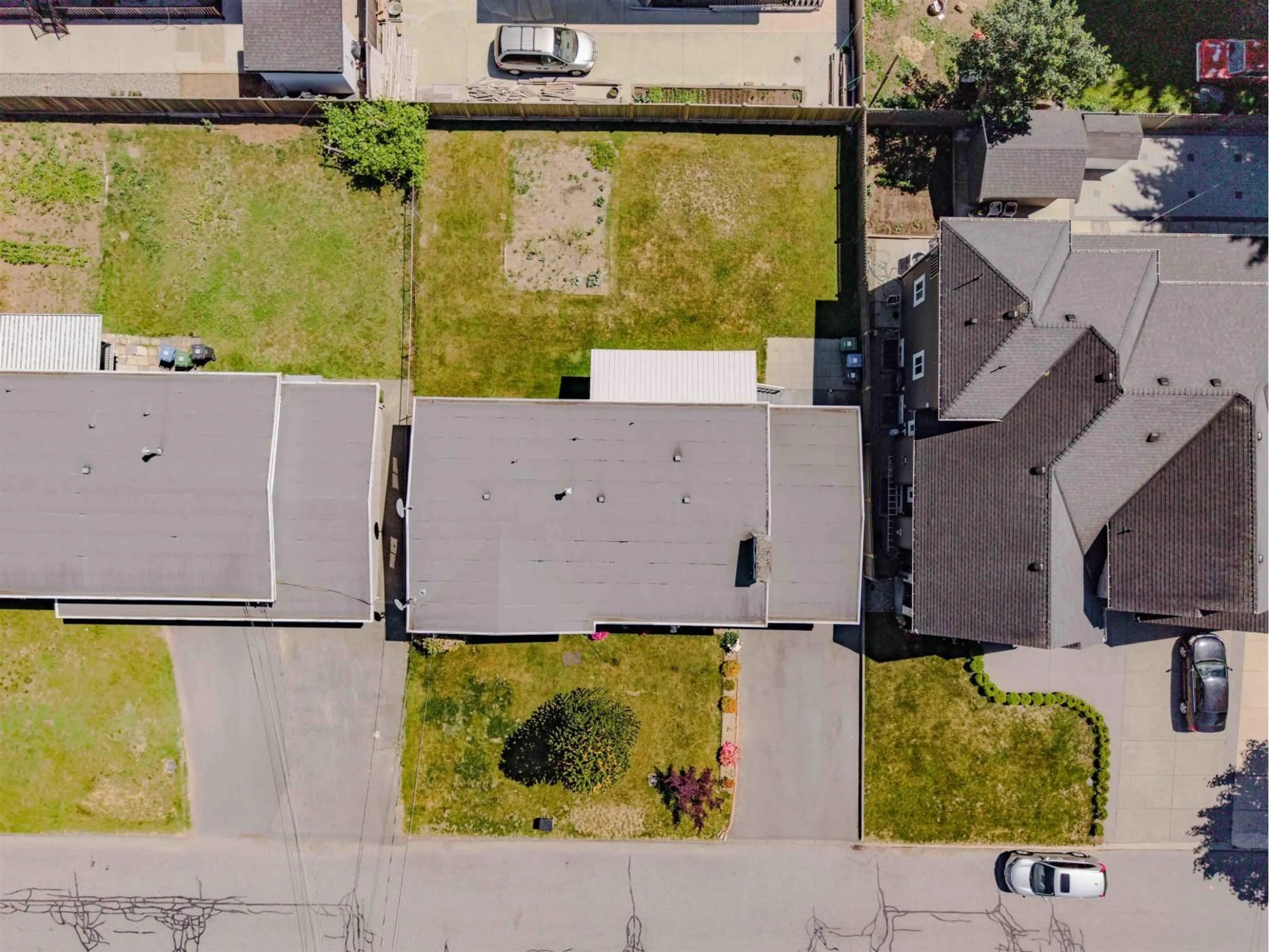 A pic from outside/outdoor area/front of a property/back of a property/a pic from drone, street for 2104 BAKERVIEW STREET, Abbotsford British Columbia V2T3B1